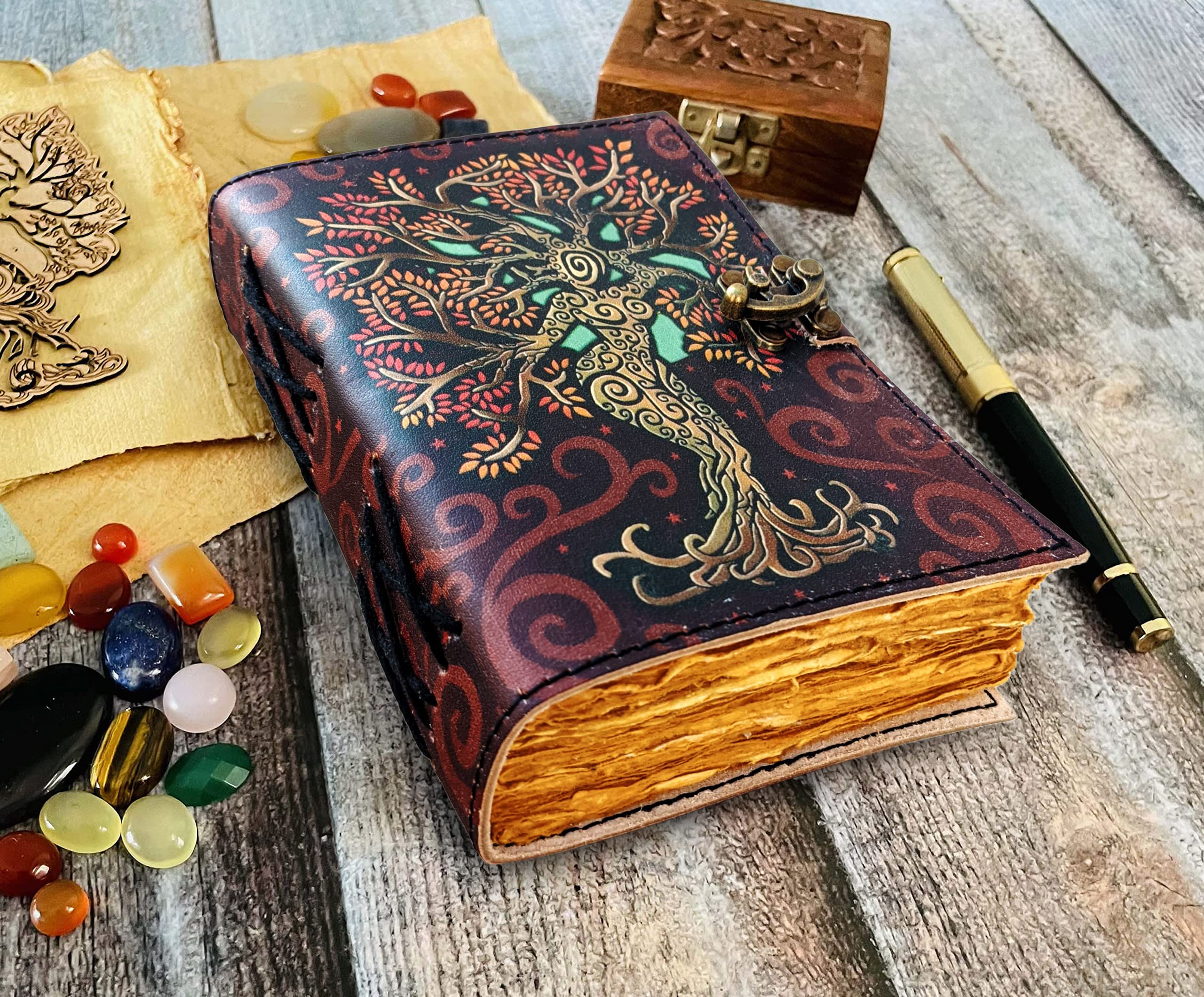 Al Hazza Handicrafts Leeres Zauberbuch der Schatten – Tagebuch mit Schlossverschluss – Hexereibedarf – handgefertigtes Vintage-Tagebuch aus Leder – geprägtes Gebet Heidnisch – Wicca-Notizbuch täglich
