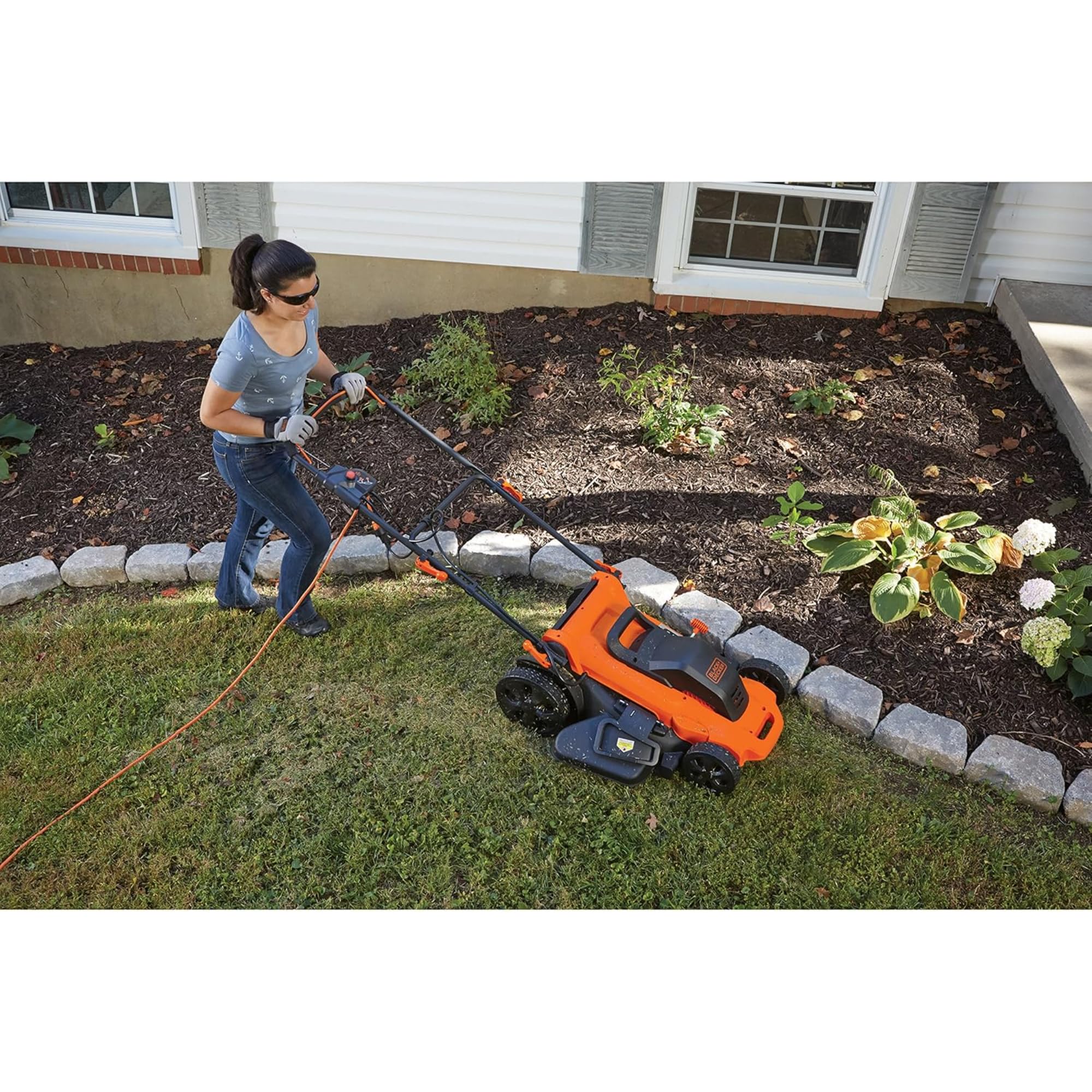BLACK+DECKER, Attrezzature da giardino - Tosaerba elettrico 2000 W, sbraccio 48 cm. LM2000-QS