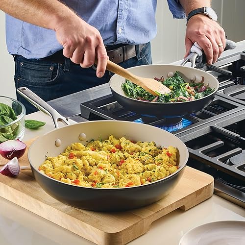 Miniatura 5 de KitchenAid Juego de ollas y sartenes antiadherentes de cerámica anodizada dura, 9 piezas, negro mate