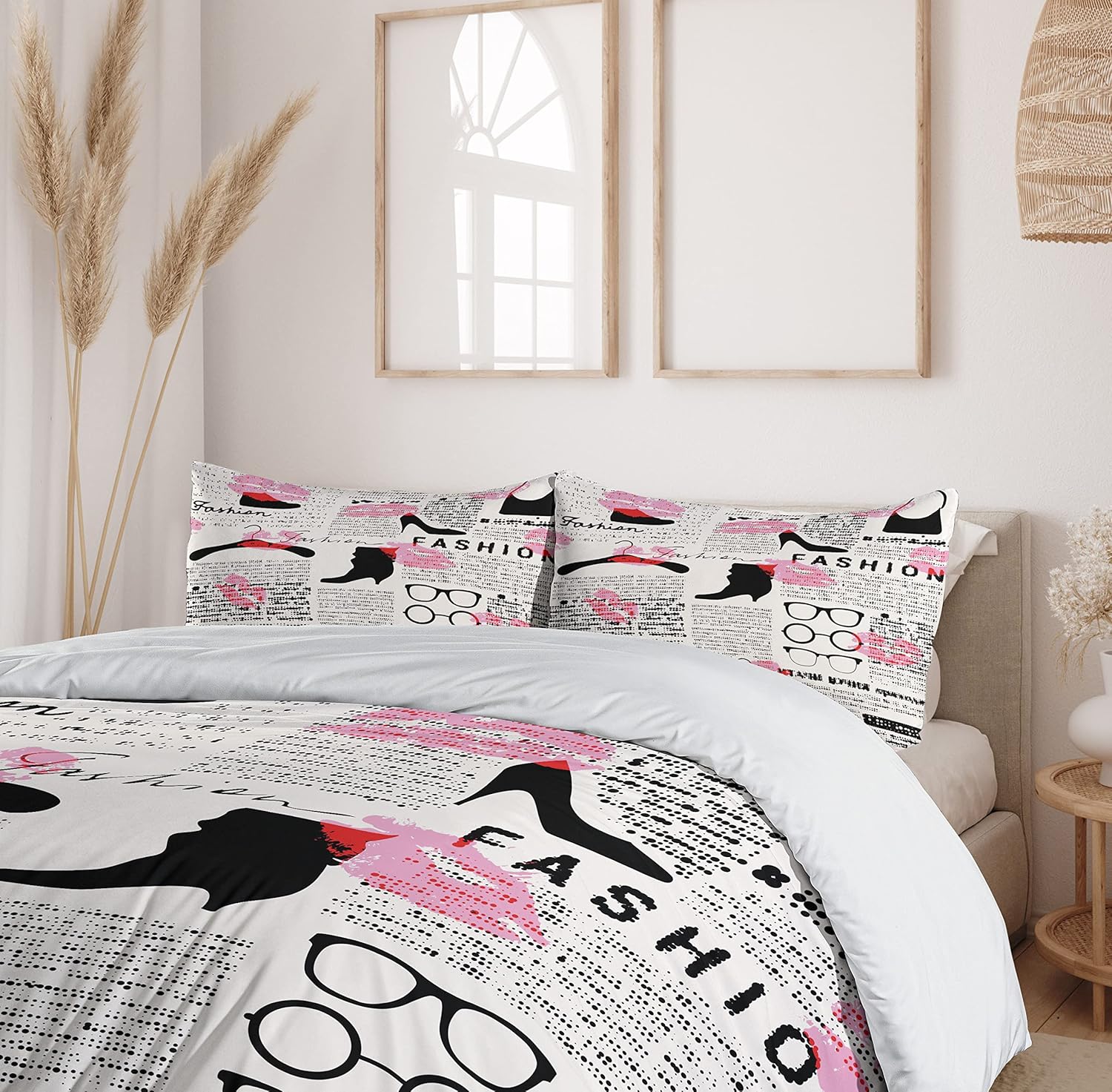 Ambesonne Old Newspaper Duvet Cover Set, Fashion Elements Kisses Lipstick Glasses Shoes Hangers Print, Decorative 2 Piece Bedding Set with 1 Pillow Sham, Twin Size, Pink Scarlet Twin Pink Scarlet