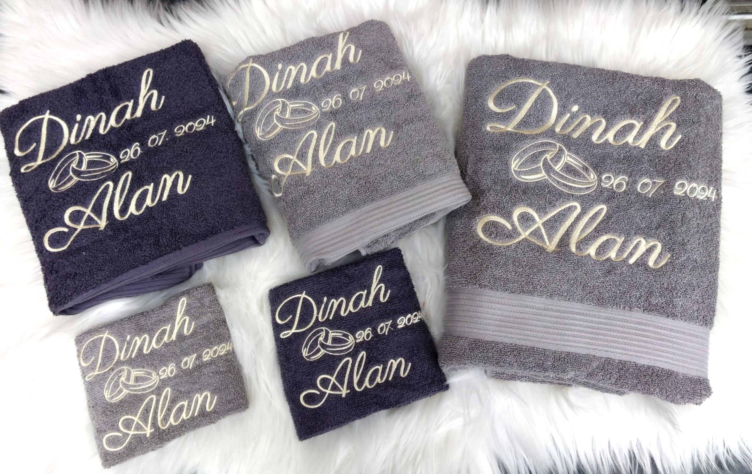 Handtuchtorte personalisiert Hochzeitsgeschenk mit Namen bestickt Brautpaar