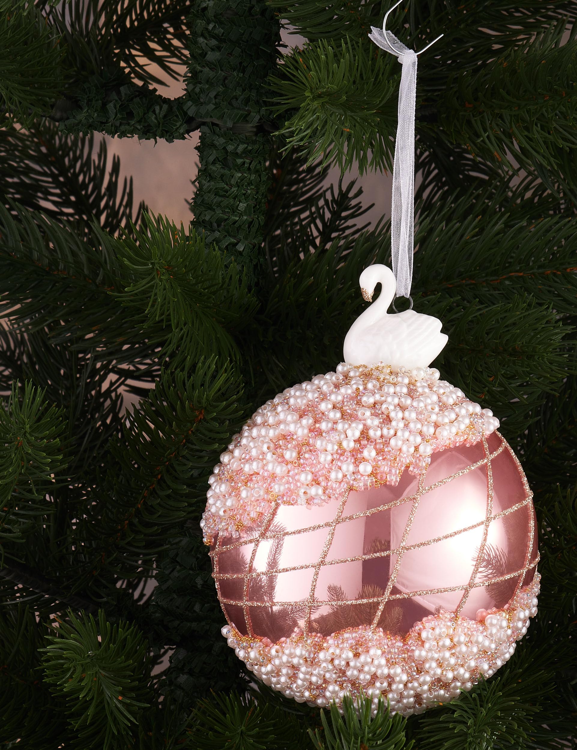 Palla Di Natale BRUBAKER In Vetro Rosa 10 Cm Con Cigno In Porcellana, Decorata A Mano Con Perle E Brillantini - 3
