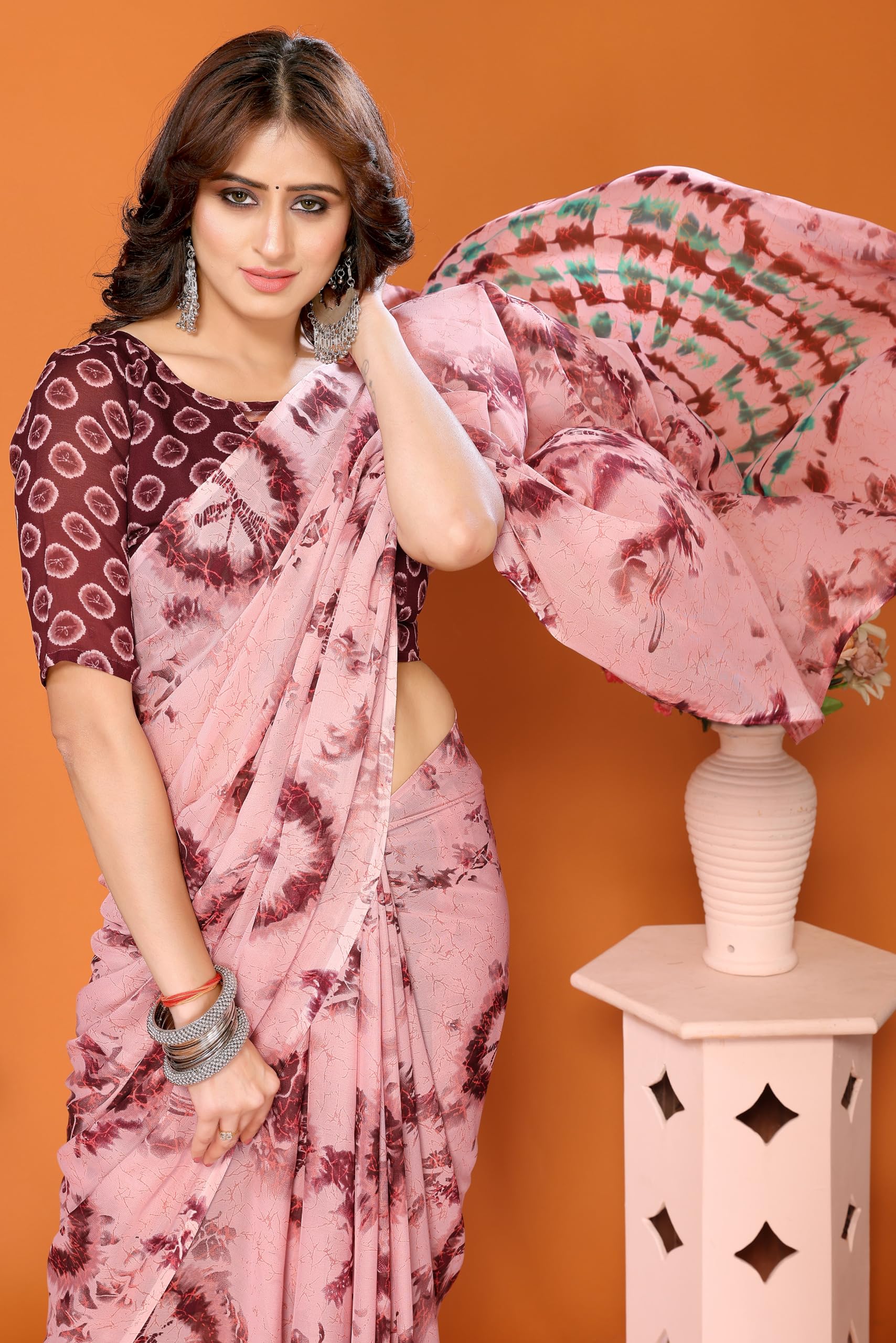 Yashika Mujer Moda Georgette Color Marrón Sari con Material Blusa - Imagen 13 de 13