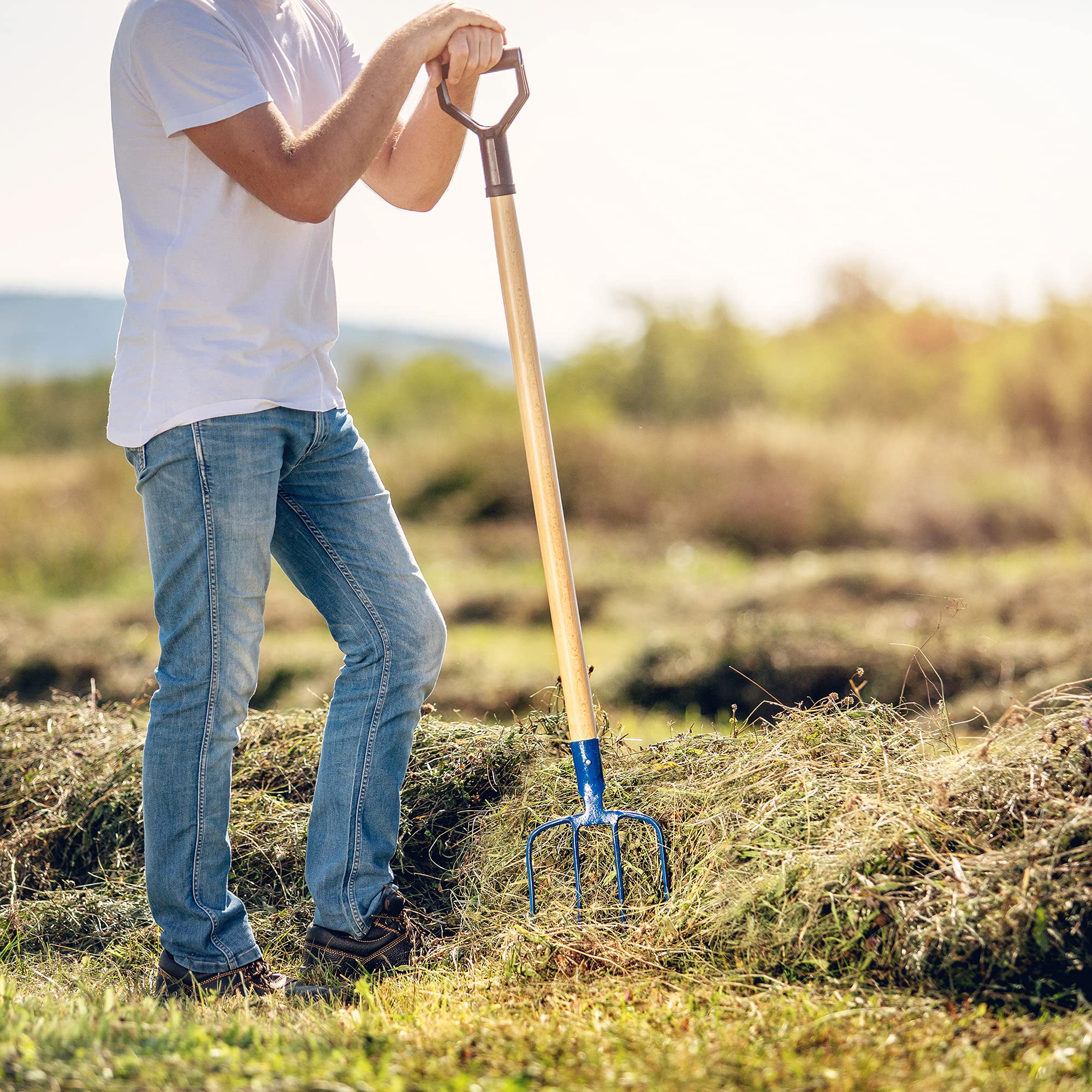 KADAX Fourche à Foin en Acier avec Manche en Bois, Fourche à Bêcher pour Lever et Déplacer la Paille, Le Compost et Le Fumier, Outil de Jardinage (4 Dents)