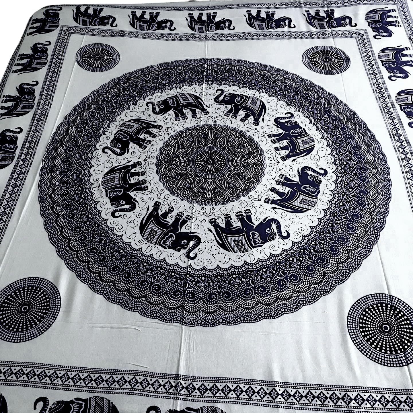 Genérico Toalla para Playa grande XXL- Diseño Mandala de la India- Antiarena-Multiusos Picnic, Toalla, Pareo, sábana, Yoga, Tapiz- 100% algodón, 230cm x 210cm, Ligero-facil de Llevar (Negro)