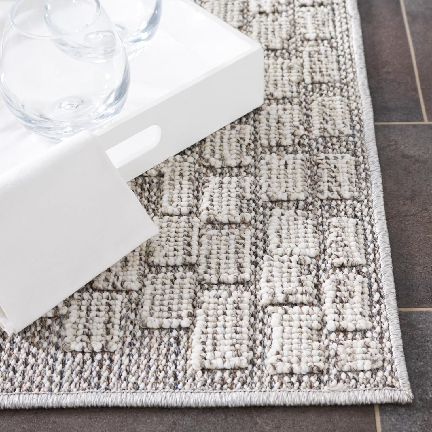 SAFAVIEH Washable Rug Outdoor Global Collection - 4' x 6', Grey & Ivory, Non-Shedding & Easy to Clean, Ideal for Patio, Backyard, Mudroom (GLB202F)