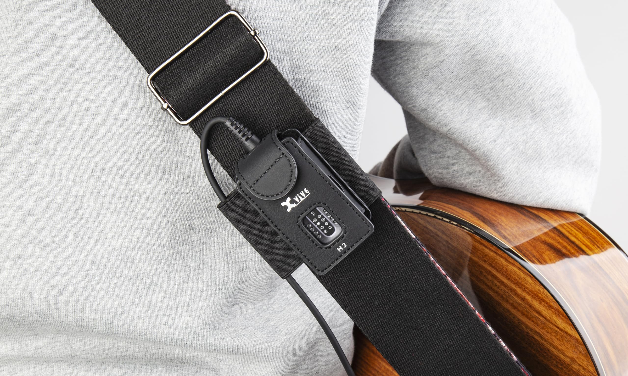 Xvive Support émetteur de sangle de guitare H3 pour systèmes sans fil A58 et P58, avec adaptateur TS mâle vers TS femelle de 0,6 cm