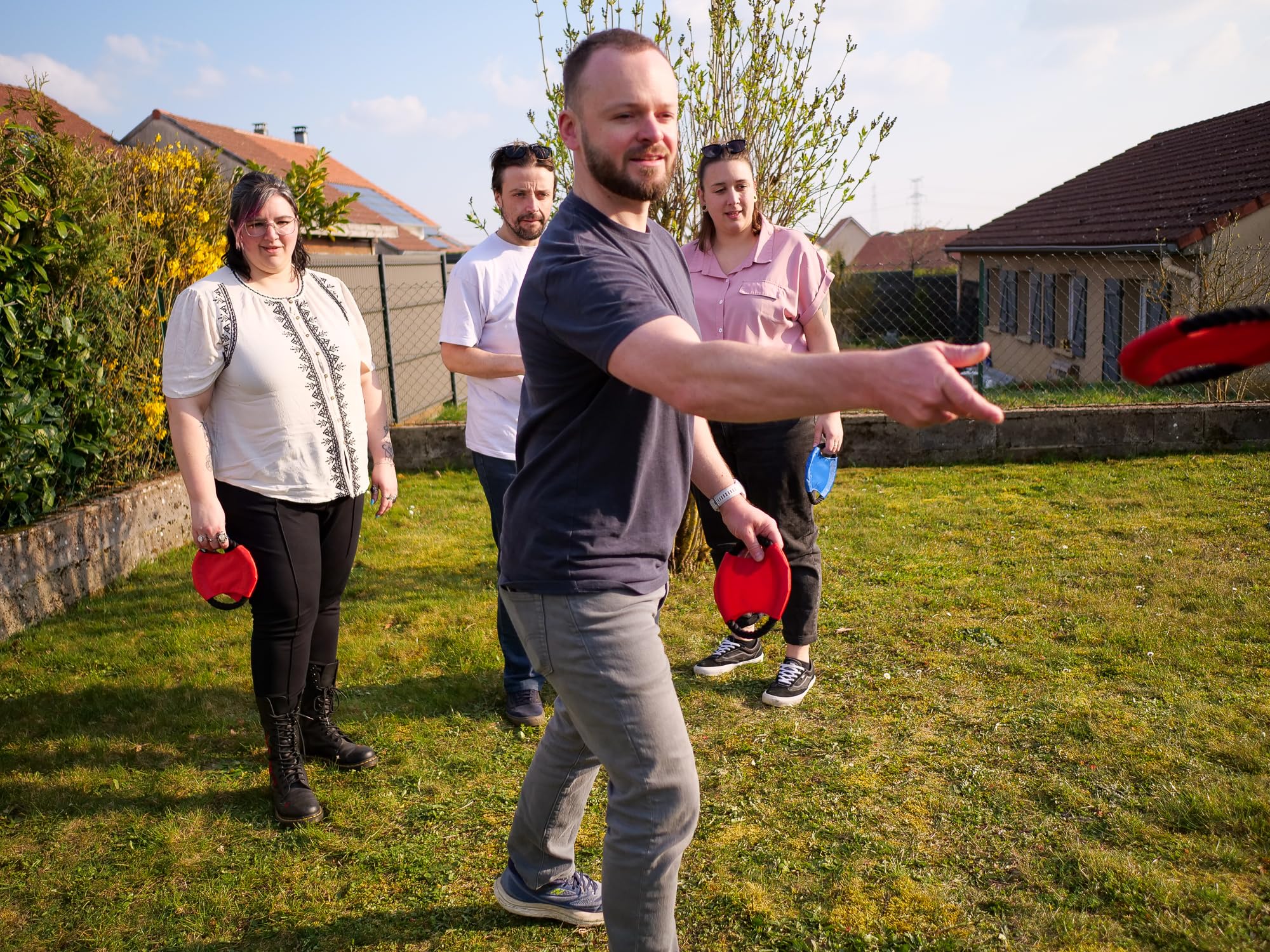 Bandjo - Swoobee - Jeu d'Ambiance - Jeu d'Adresse - en Extérieur et Intérieur - Facile et Léger à Transporter - Idéal pour s'Amuser Entre Amis ou en Famille - De 2 à 8 Joueurs - A Partir de 6 Ans.