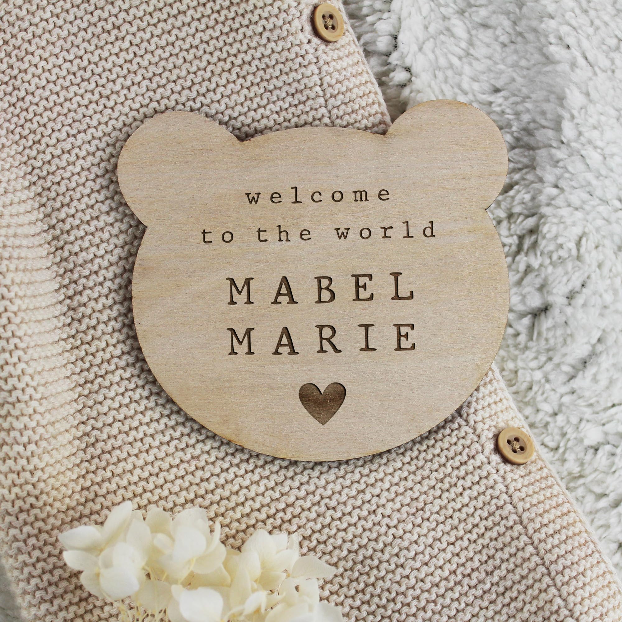eBuyGB Personalised Baby Arrival Disc, Welcome to The World Sign, Engraved Baby Name Plaque, Wood Bear Shaped Birth Gift, Newborn Photo Prop