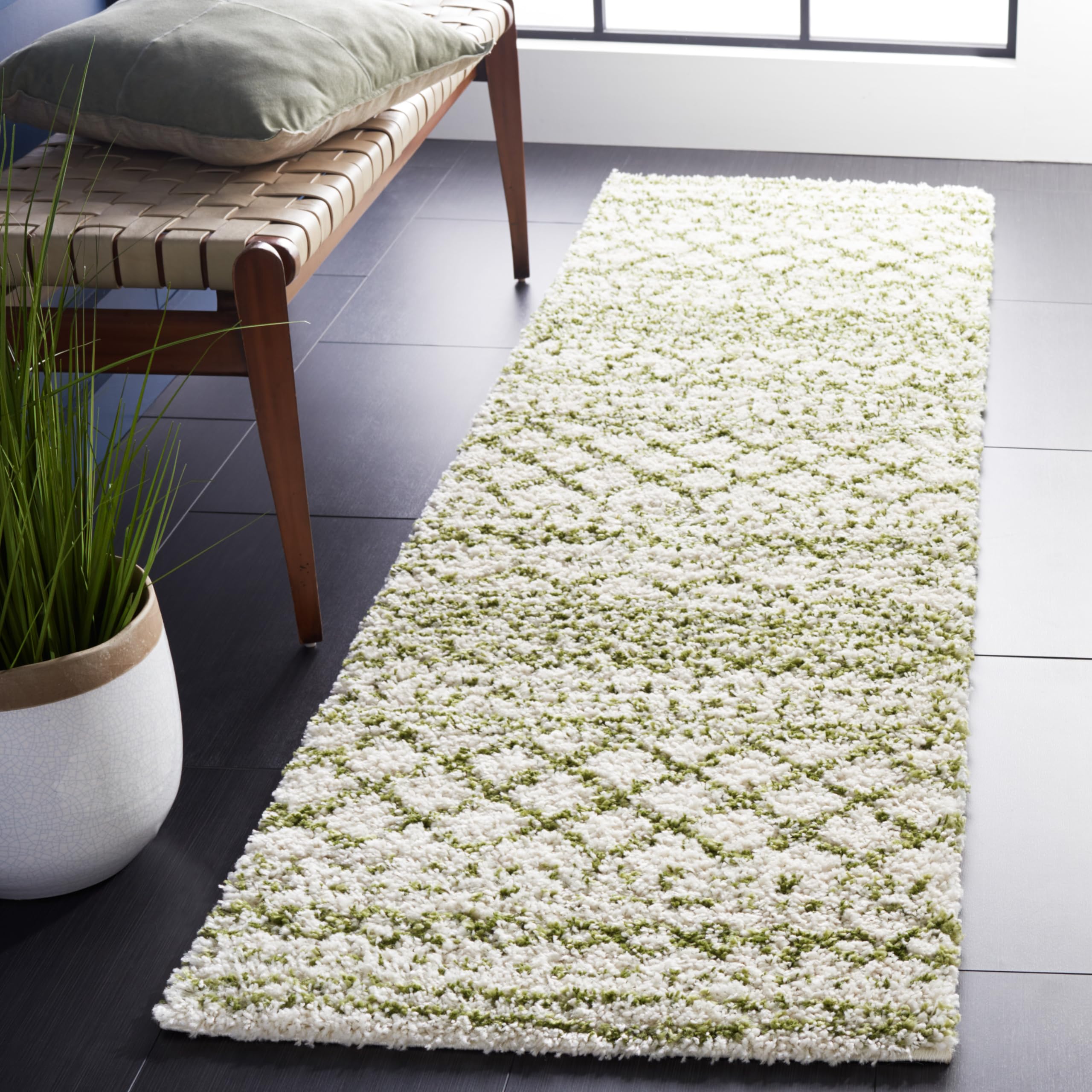 SAFAVIEH Arizona Shag Collection Runner Rug - 2'3" x 8', Ivory &amp; Green, Moroccan Boho Design, Non-Shedding &amp; Easy to Clean, Ideal for Ideal for Living Room, Hallway, Foyer, Bedroom (ASG741Y)