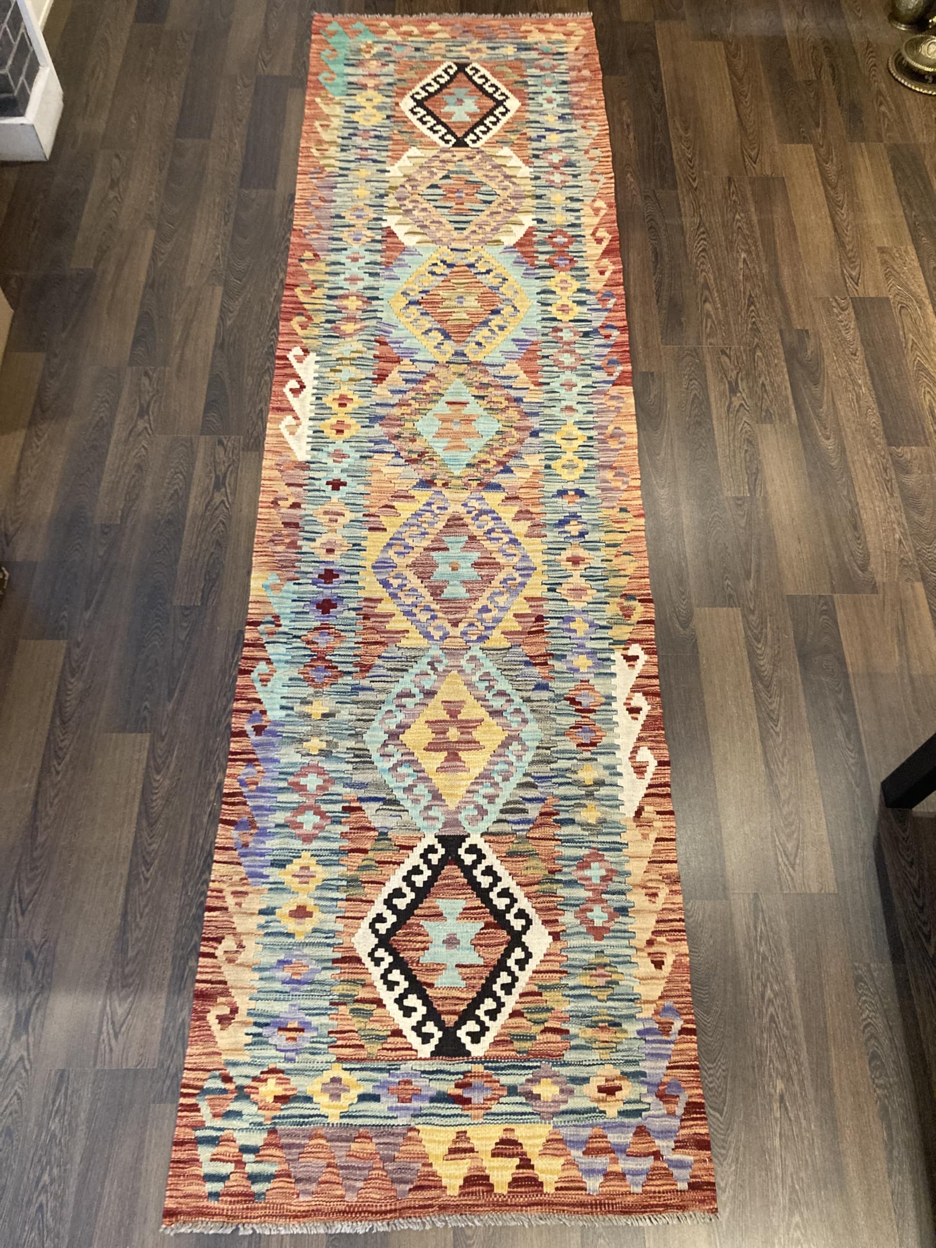 Kilim Afghan tissé main, l'âme de l'artisanat nomade dans un tapis en laine unique