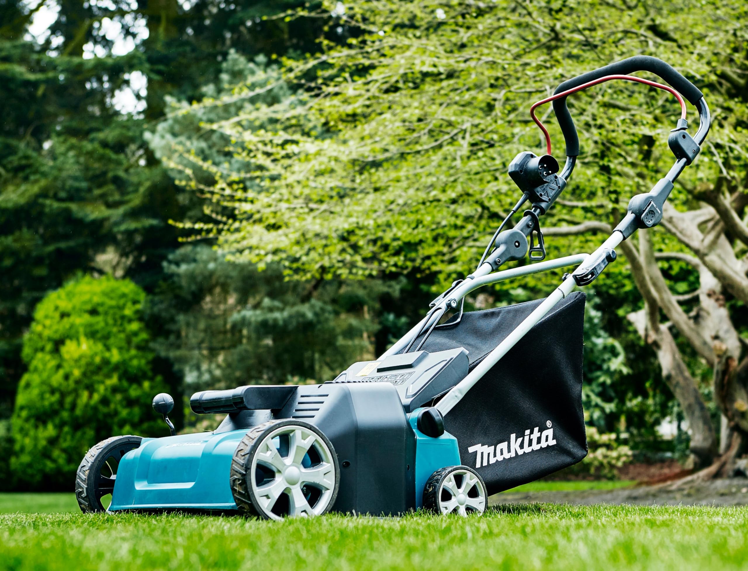 Aparoli UV3600 Scarificateur Makita 1800 W
