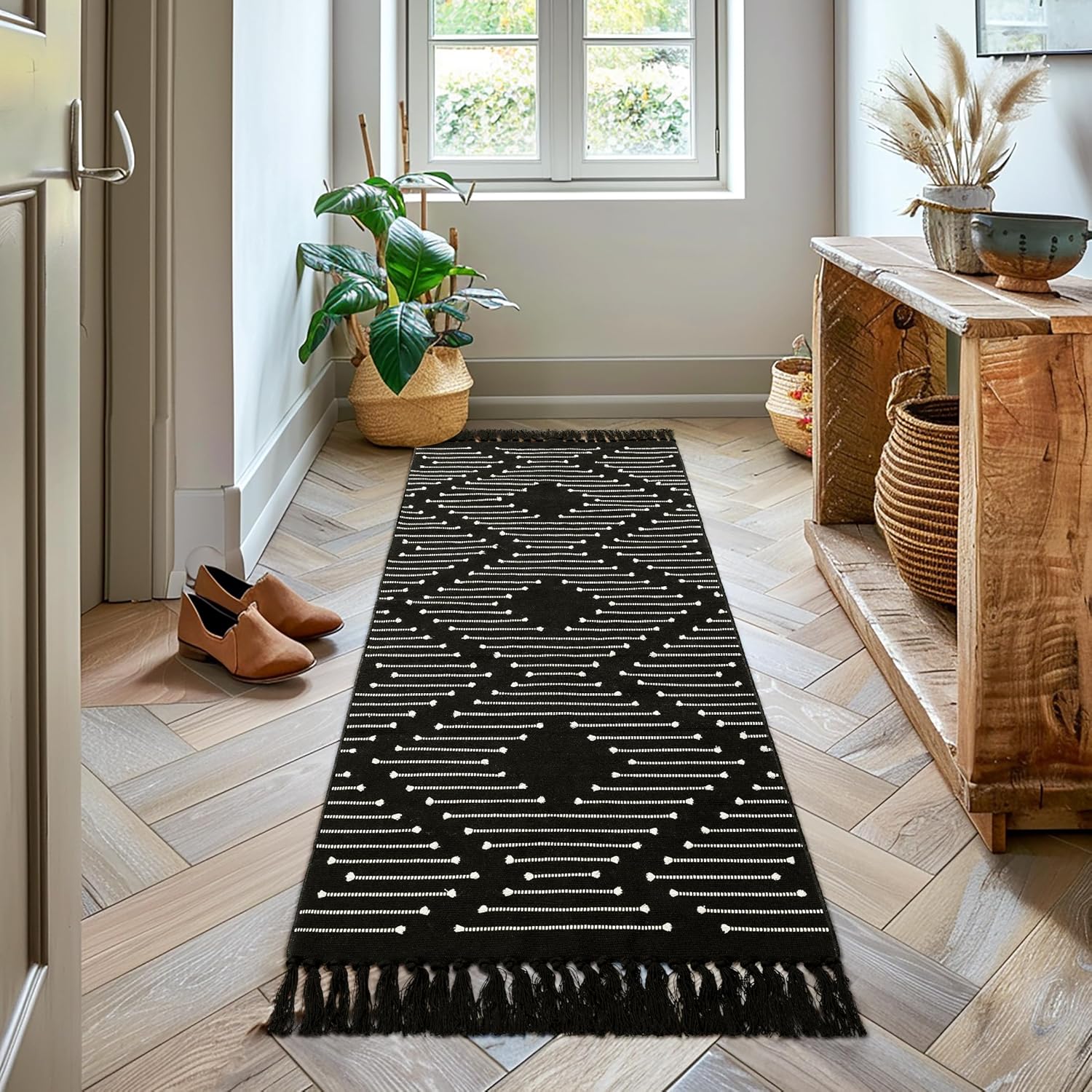 Tritard Washable Runners for Hallways 2x6 Boho Runner Rug with Tassels, Woven Cotton Kitchen Hallway Rug Runner Farmhouse Low Pile Rugs Carpet for Indoor Entryway Bathroom Laundry Bedroom, Black White