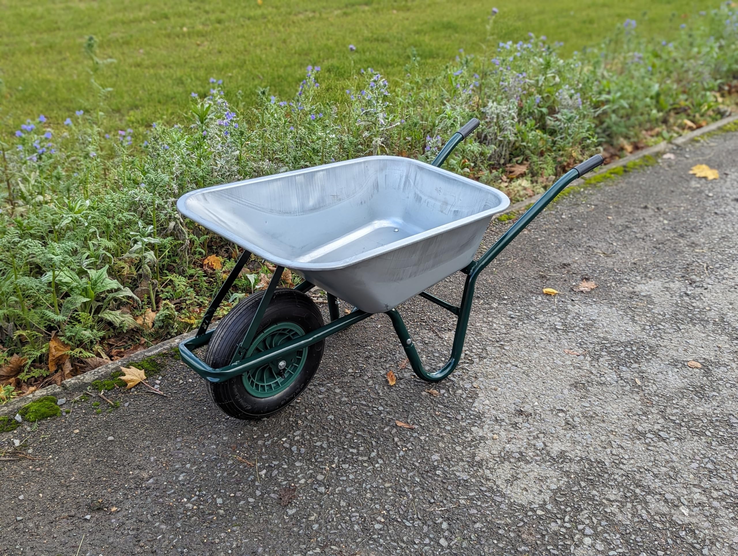 Muttons Green Wheelbarrow Home Garden Cart Galvanised With Pneumatic Tyre (85L)