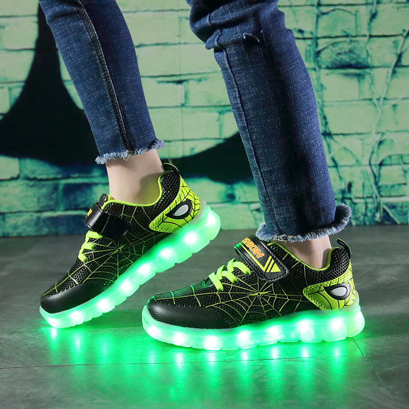 Lovelysi Kinderen LED Mode Schoenen Oplichtende Schoenen met Vleugels 7 Kleuren Knipperlicht Jongens Meisjes Hoge Sneakers USB Opladen Halloween Kerstmis Thanksgiving Dag Cadeau, roze, 11 UK Child