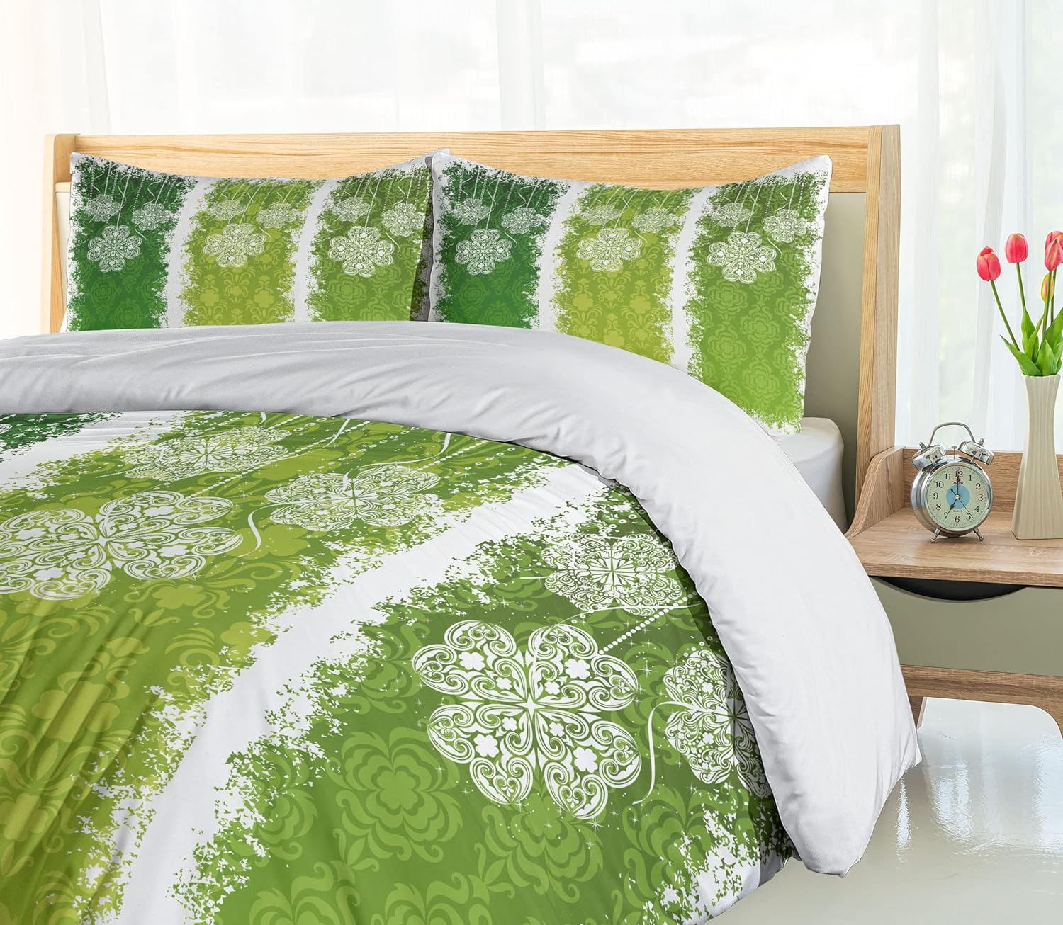 Ambesonne Irish Duvet Cover Set, Aged Vintage Antique on Green Toned Color Bands Celtic Historic Lace Image, Decorative 3 Piece Bedding Set with 2 Pillow Shams, Queen Size, Green White