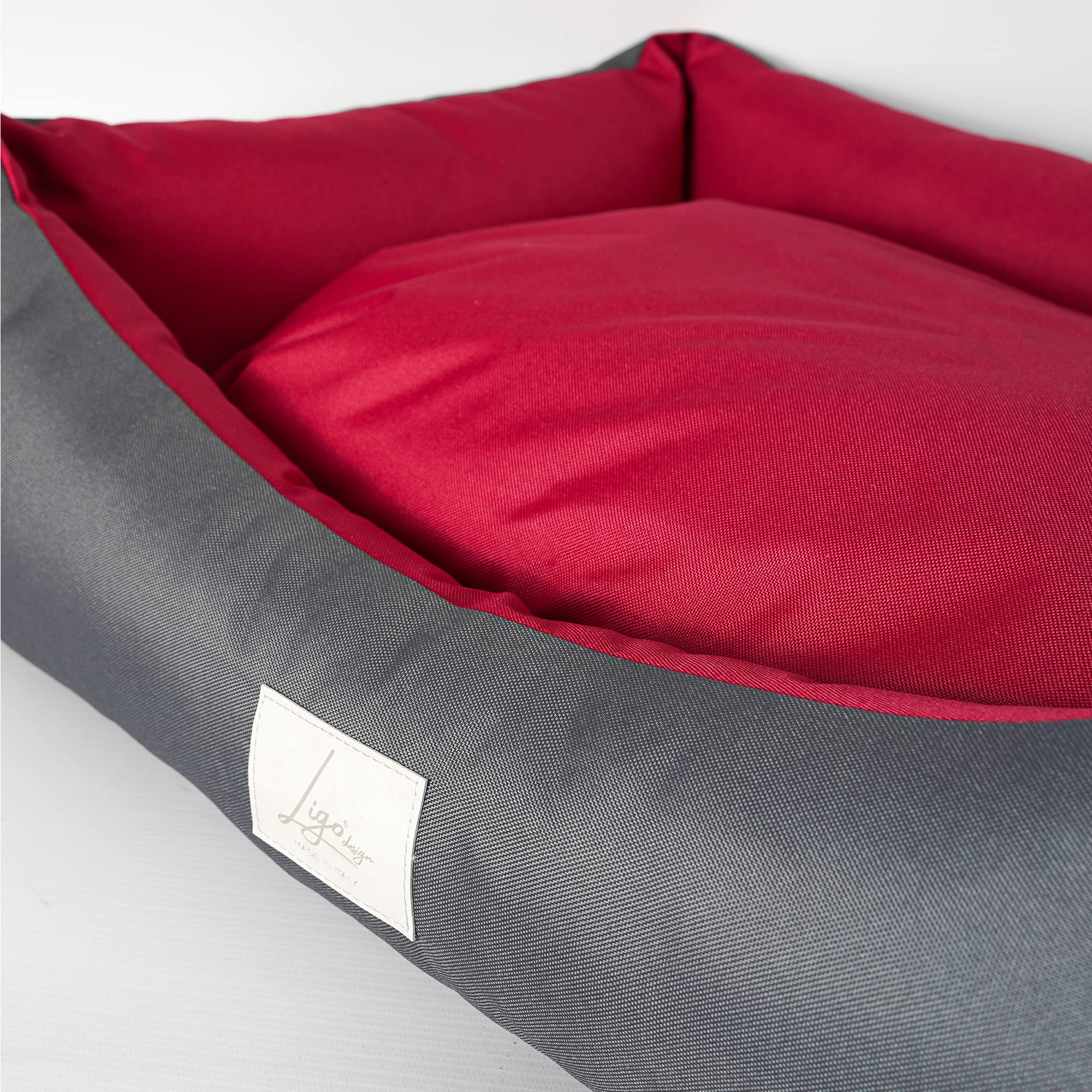 Ligo Oliver - lettino cuccia per cani idrorepellente resistente ai graffi.Cuscino per cane materasso per cani. Cuccia per Cani antimacchia.REALIZZATO IN ITALIA (M: 70 x 55 cm, ANTRACITE/BORDEAUX)