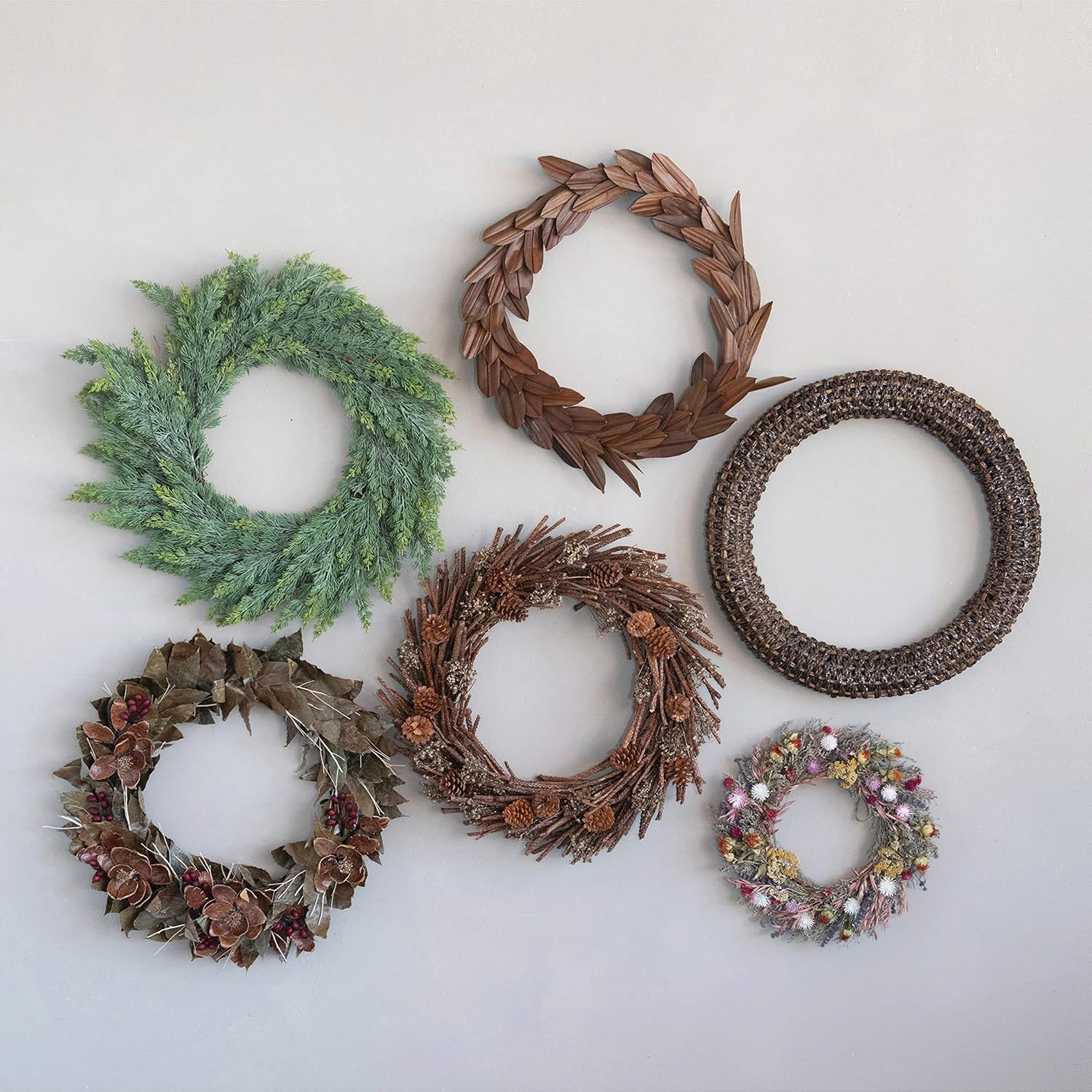 Creative Co-Op 16-3/4" Round Dried Natural Floral Wreath, Multi Color Wall Decor