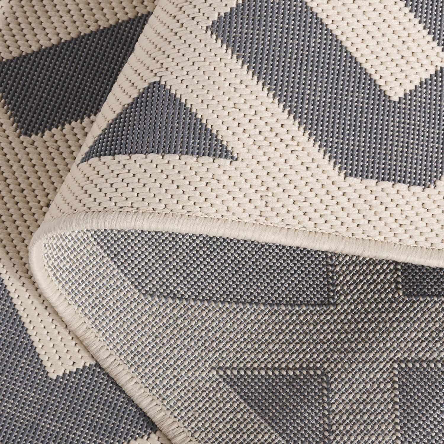 SAFAVIEH Washable Rug Outdoor Courtyard Collection - 2'7" x 5', Grey & Bone, Non-Shedding & Easy Cleaning, Ideal for Patio, Backyard, Mudroom (CY6915-236)