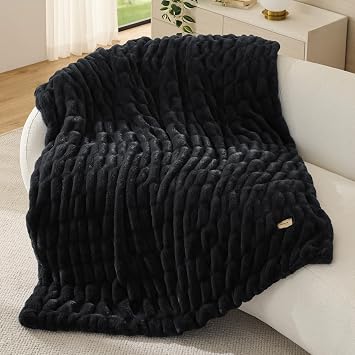 17% off: Bedsure Soft Double-Sided Faux Fur Twin Blanket, Black, 60"x80"