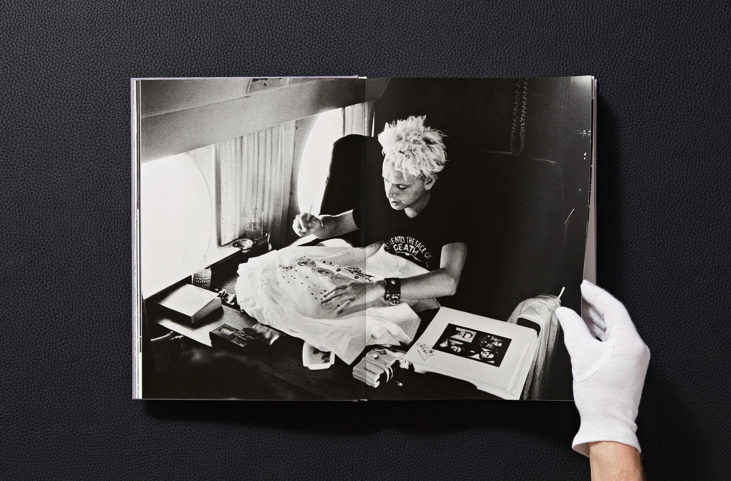 Depeche Mode by Anton Corbijn: 81-18