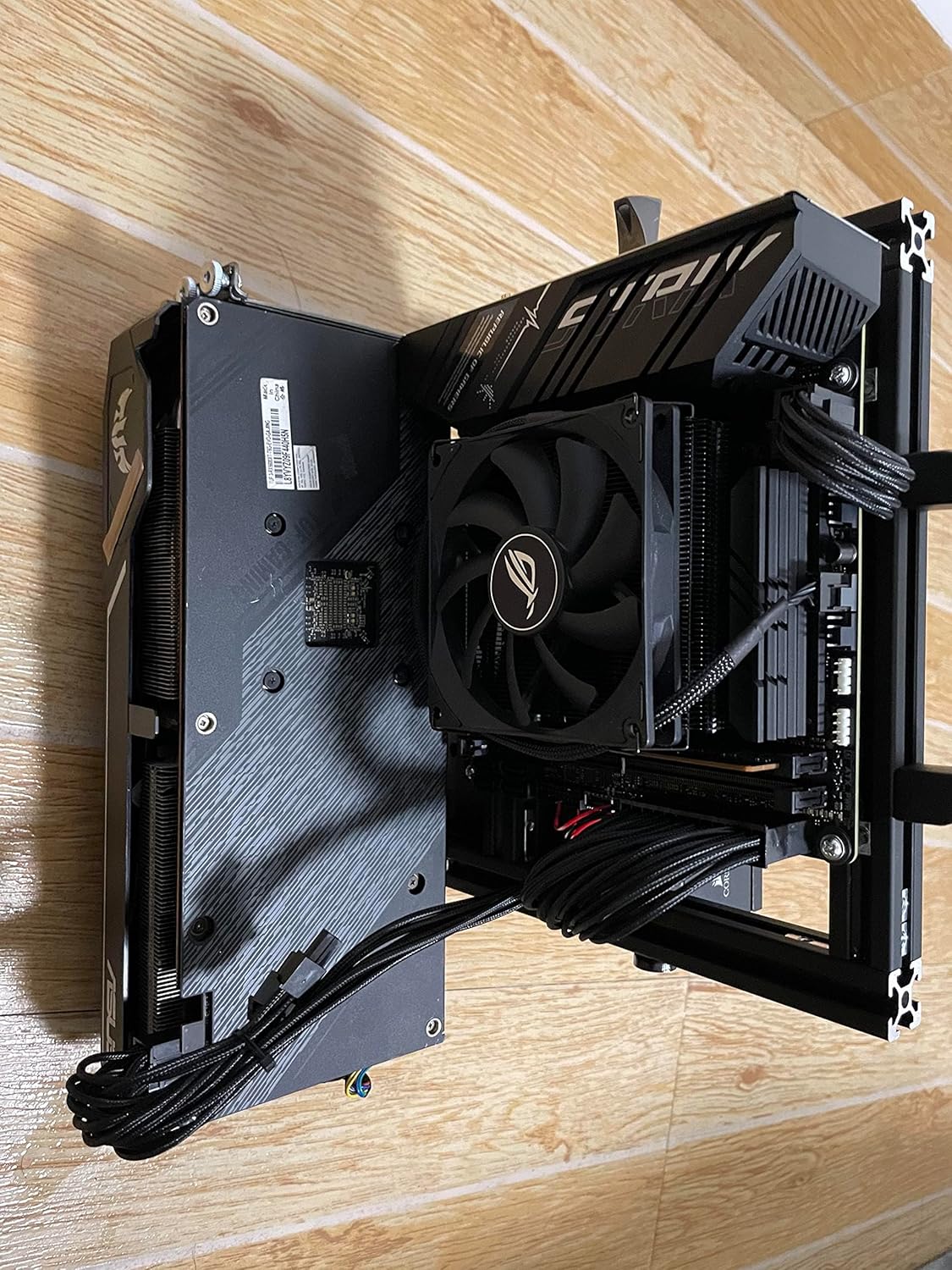 PC ITX (17 x 17cm) PC Motherboard Open Air Case Frame, Open Bare Metal Air Water Cooling Fan Stand (Black)