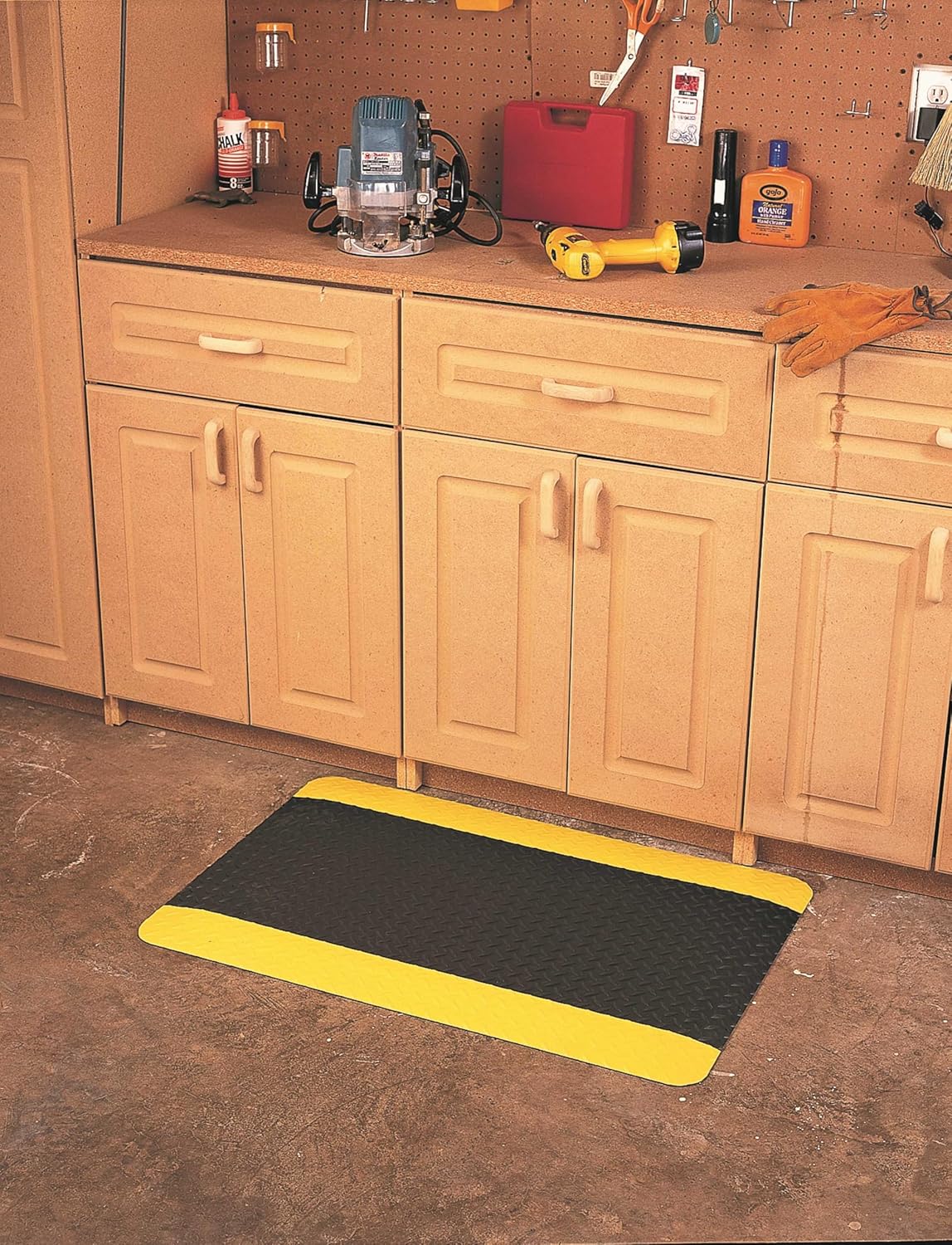 Wearwell Diamond-Plate Select Mat - Black/Yellow. Anti-Fatigue Workstation Mat. 3' W x 5' L x 9/16" Thickness. PVC Vinyl Surface with PVC Sponge. For Dry Industrial Use (495.916x3x5BYL)