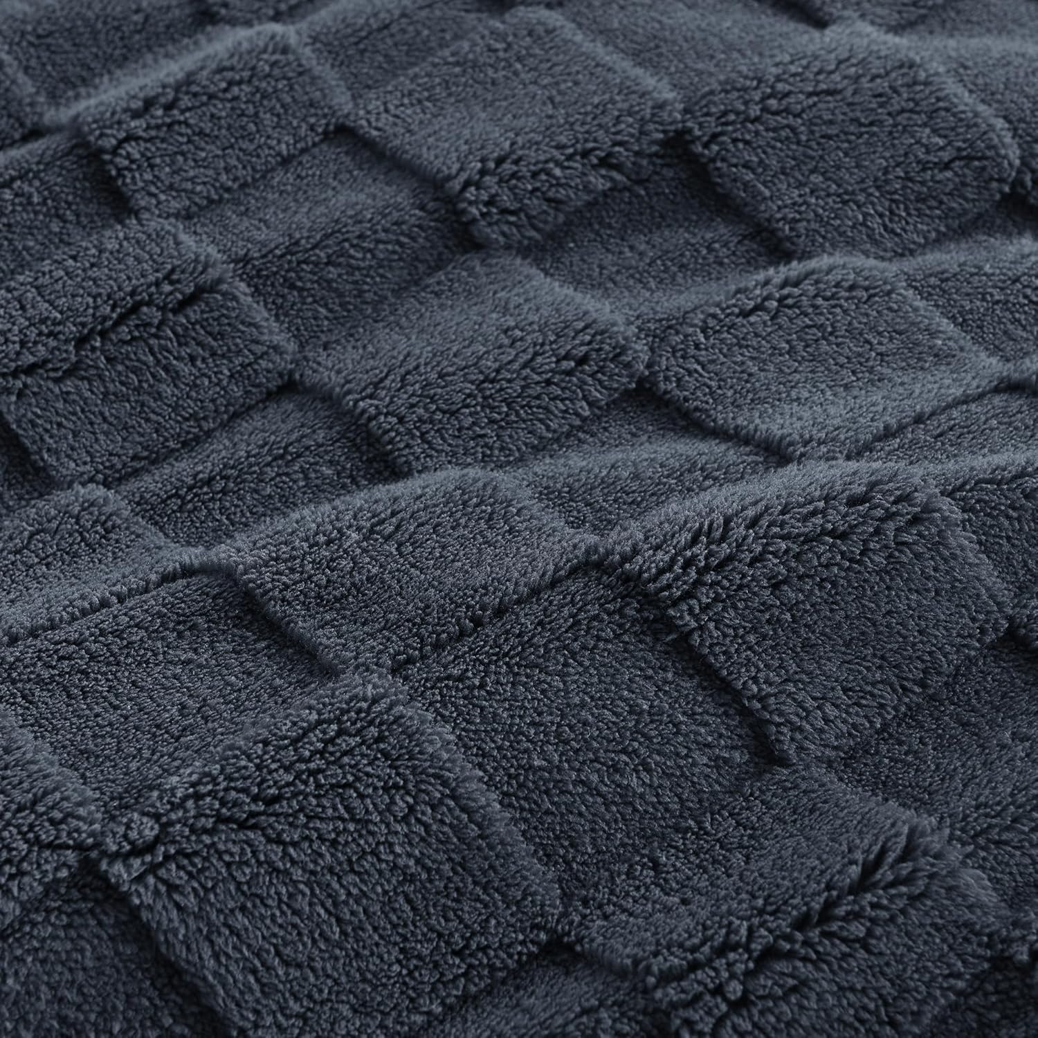 Litanika King Size Fluffy Comforter Set Navy,3 Pieces Warm Sherpa Fleece Winter Bedding Set,Jacquard Checkered Plush Fuzzy Bed Set(1 Comforter, 2 Pillowcases) - Image 3