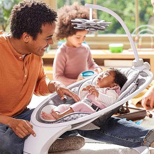 Miniatura 2 de Munchkin Columpio ligero para bebés habilitado con Bluetooth con balanceo natural en 5 rangos de movimiento y Baby Bloom de alto contraste para bebés