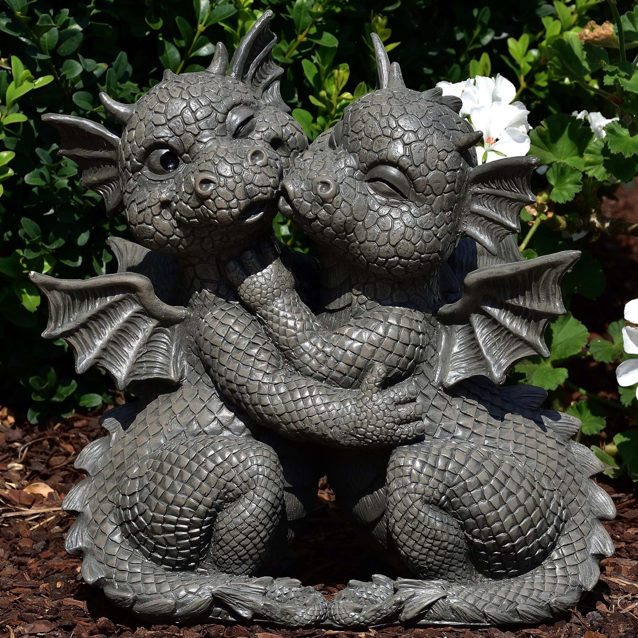 Süsser Gartendrache Liebespaar küsst sich Drache Figur Gartenfigur Liebe