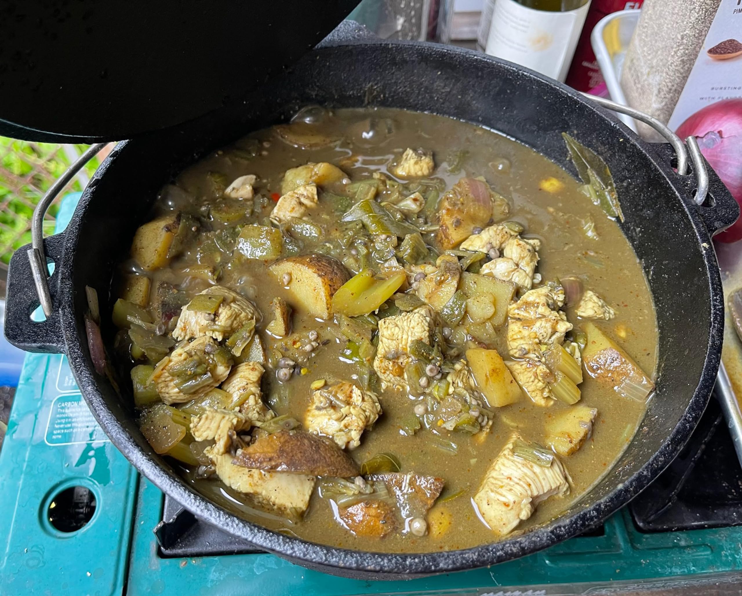 Forno Olandese In Ghisa GDO45P | 4.5 Litri, Con Termometro E Piedini - Gi&agrave; Stagionato, Per Cucina All'Aperto