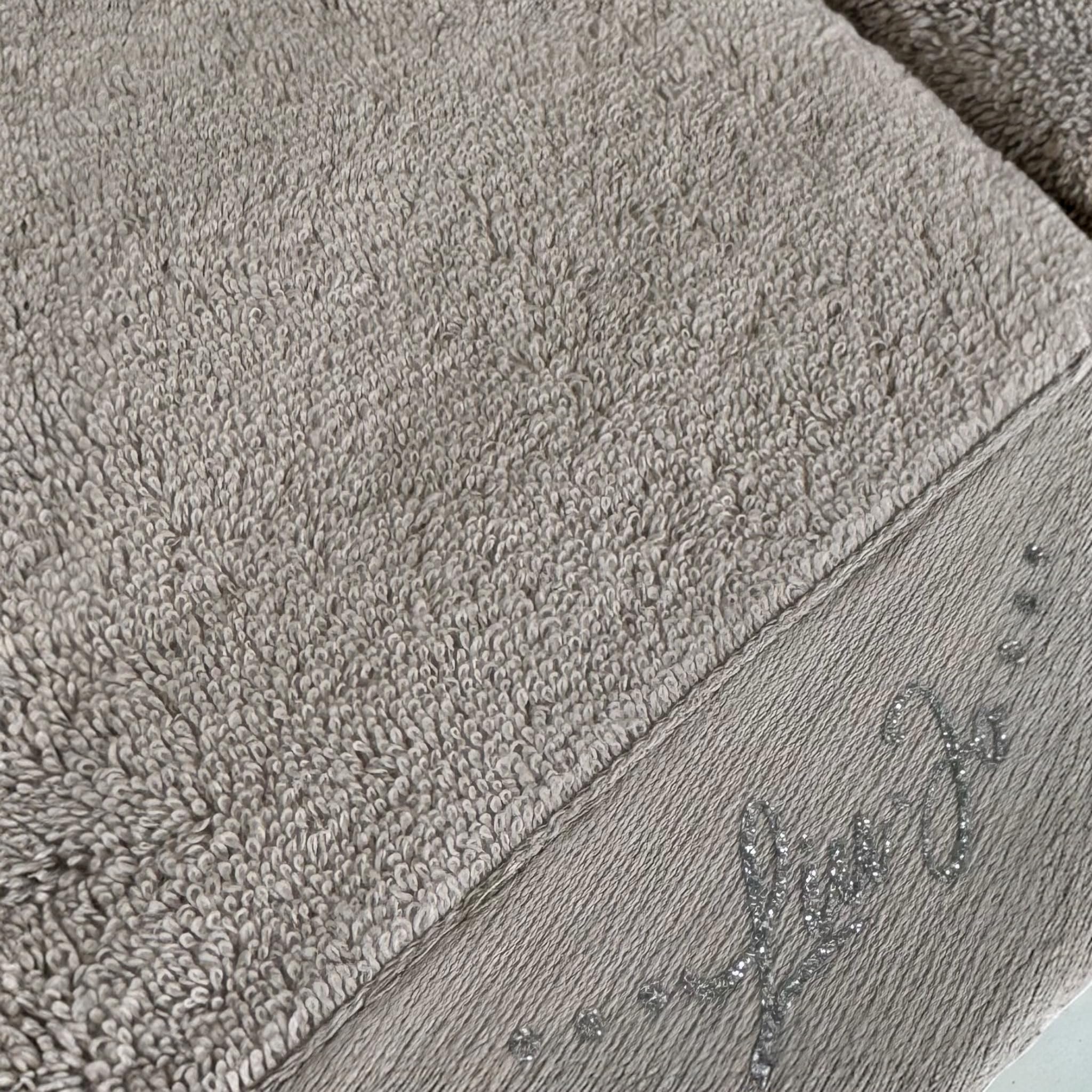 Liu Jo Milano Set Asciugamani Art. Happy in Spugna 100% Cotone – Asciugamano Viso 55x100 e Ospite 38x58 – Logo Lurex – In Scatola (Tortora)