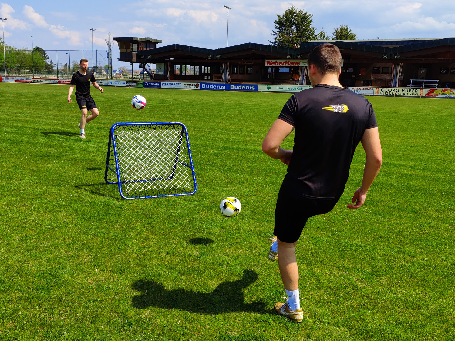 Filet De Rebond Tchouckball/football – 100x100 Cm, Double Face, Acier Laqué, Pliable, Pour Entraînement Multi-sport