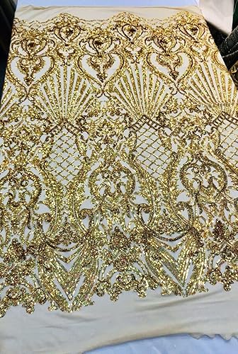 Diseño de lentejuelas de damasco iridiscente dorado en una malla elástica de 4 vías por yarda.