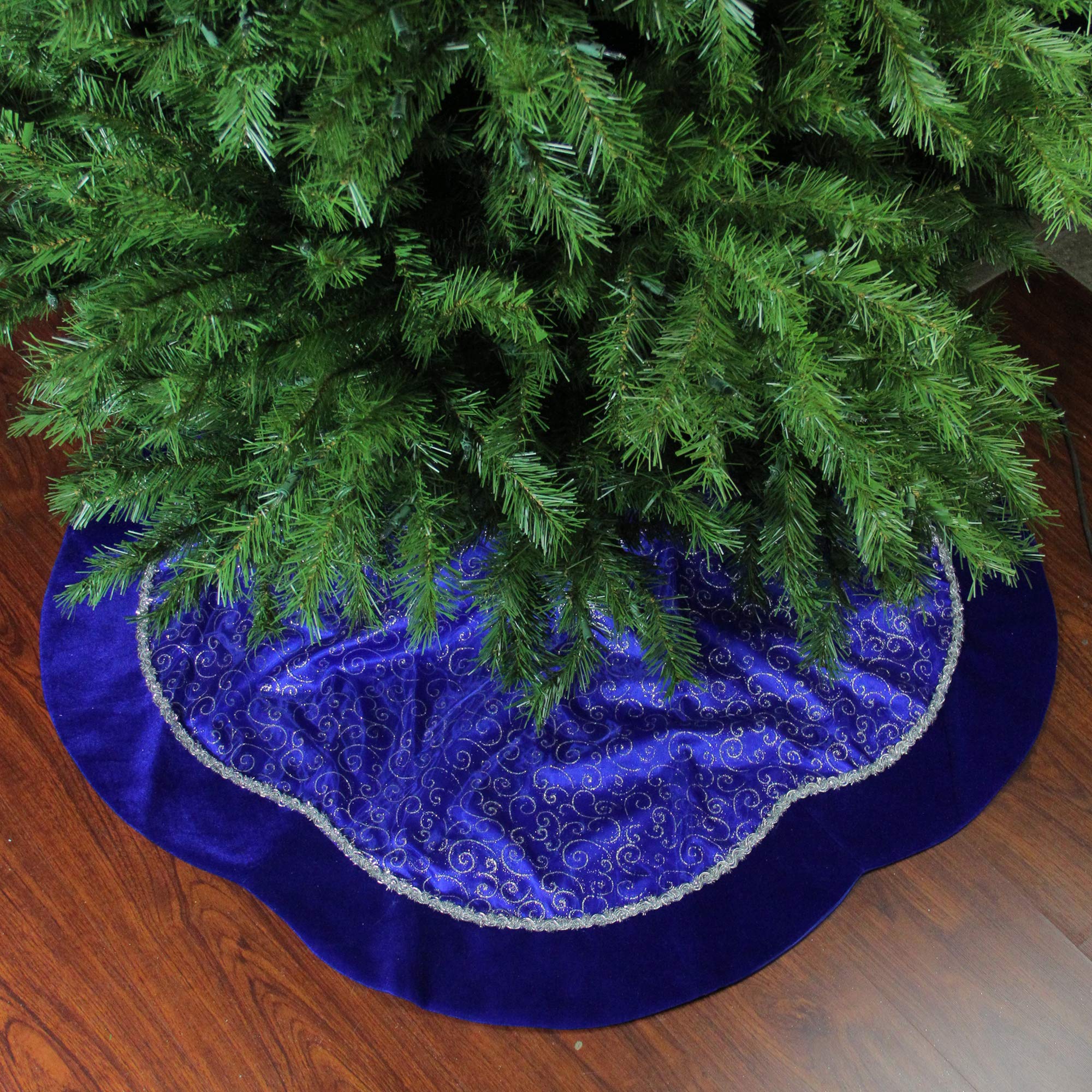 Northlight Glitter Filigree Swirl Scallop Christmas Tree Skirt with Decorative Metallic Trim, 48