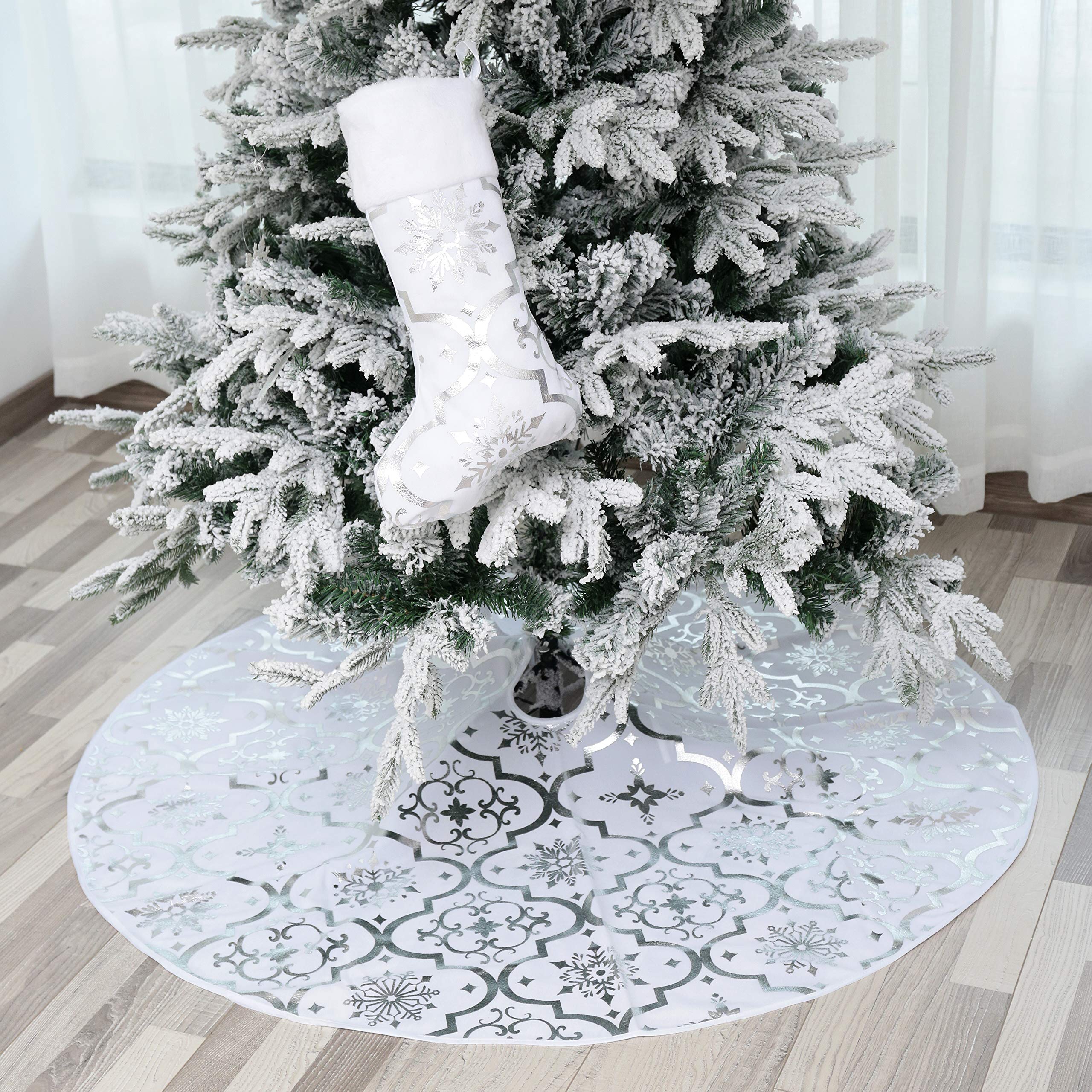 122cm Weihnachtsbaum Decke,Tannenbaum Decke mit weihnachtsstrumpf, Weihnachtsbaum Rock mit Schneeflockenmuster Christbaumdecke für Weihnachten, Urlaub, Party (Weiß) Küche, Haushalt & Wohnen