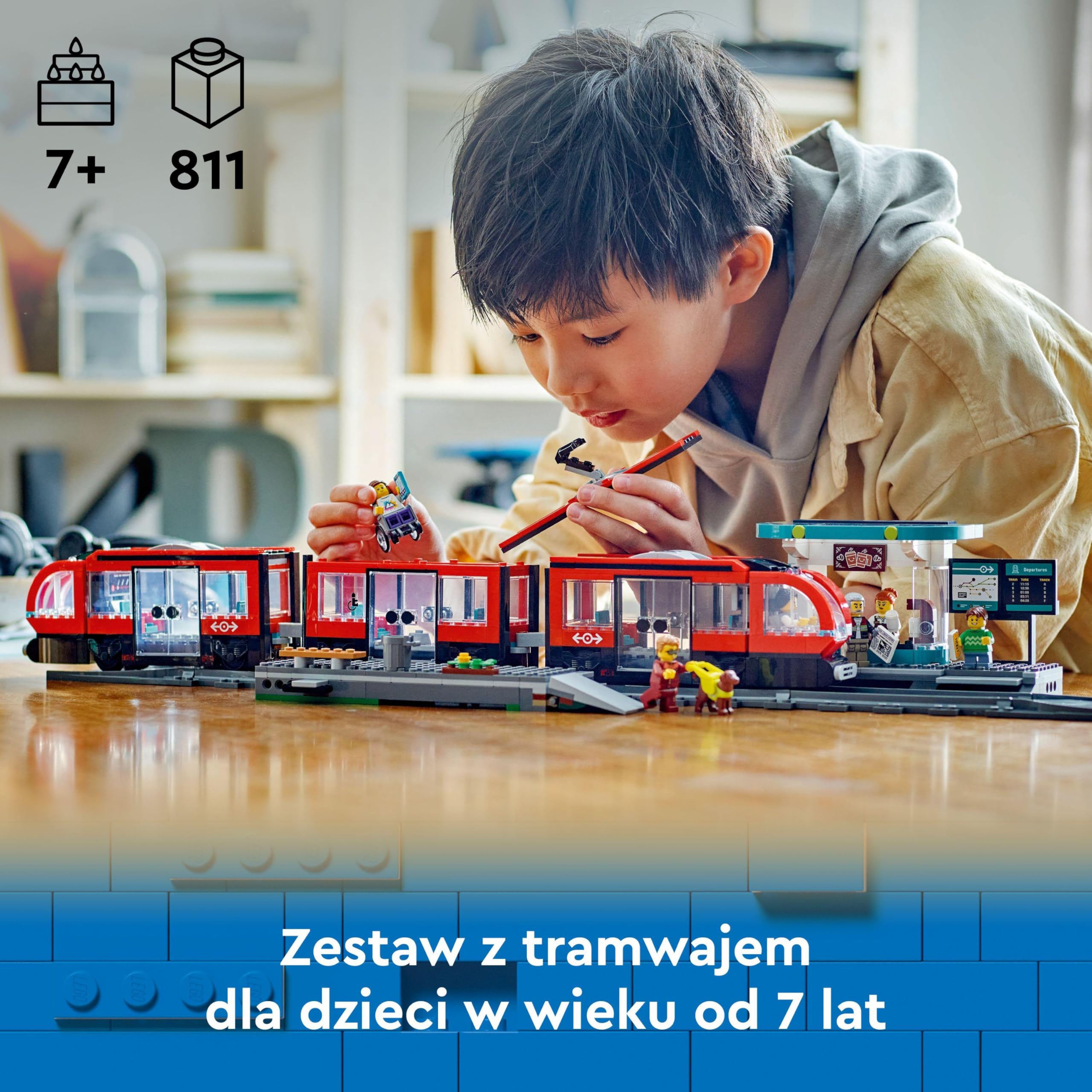 LEGO City Tramwaj miejski ze stacją, Zabawka dla Dziecka do Zbudowania, dla Fana Kolejek i Pojazdów, z 6 Minifigurkami i Figurką Psa, Pomysł na Prezent dla 7-latka, dla Chłopca i Dziewczynki, 60423