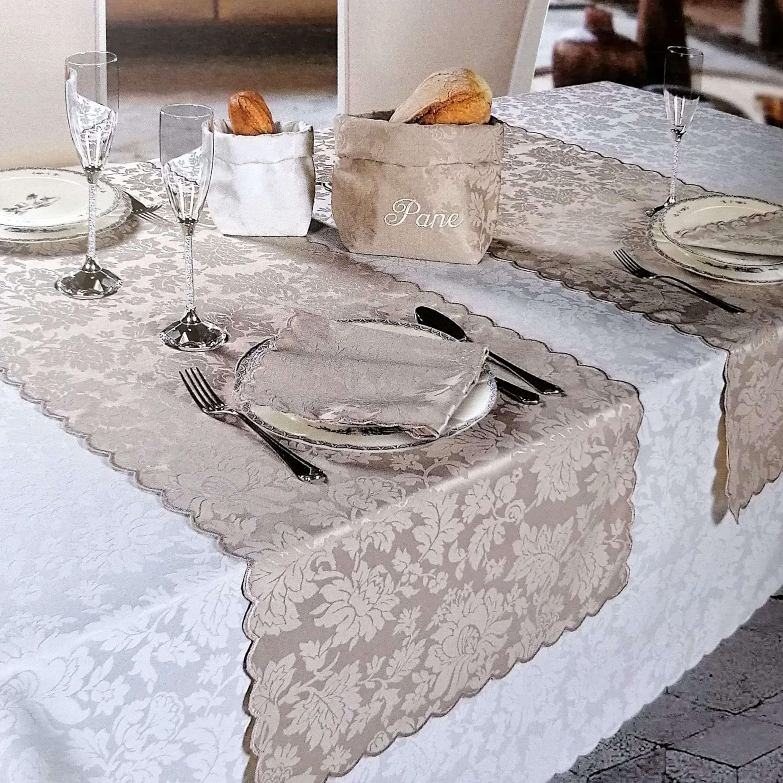 Chemin de table motif nœud pour repas de famille chaleureux et décoration de salle à manger
