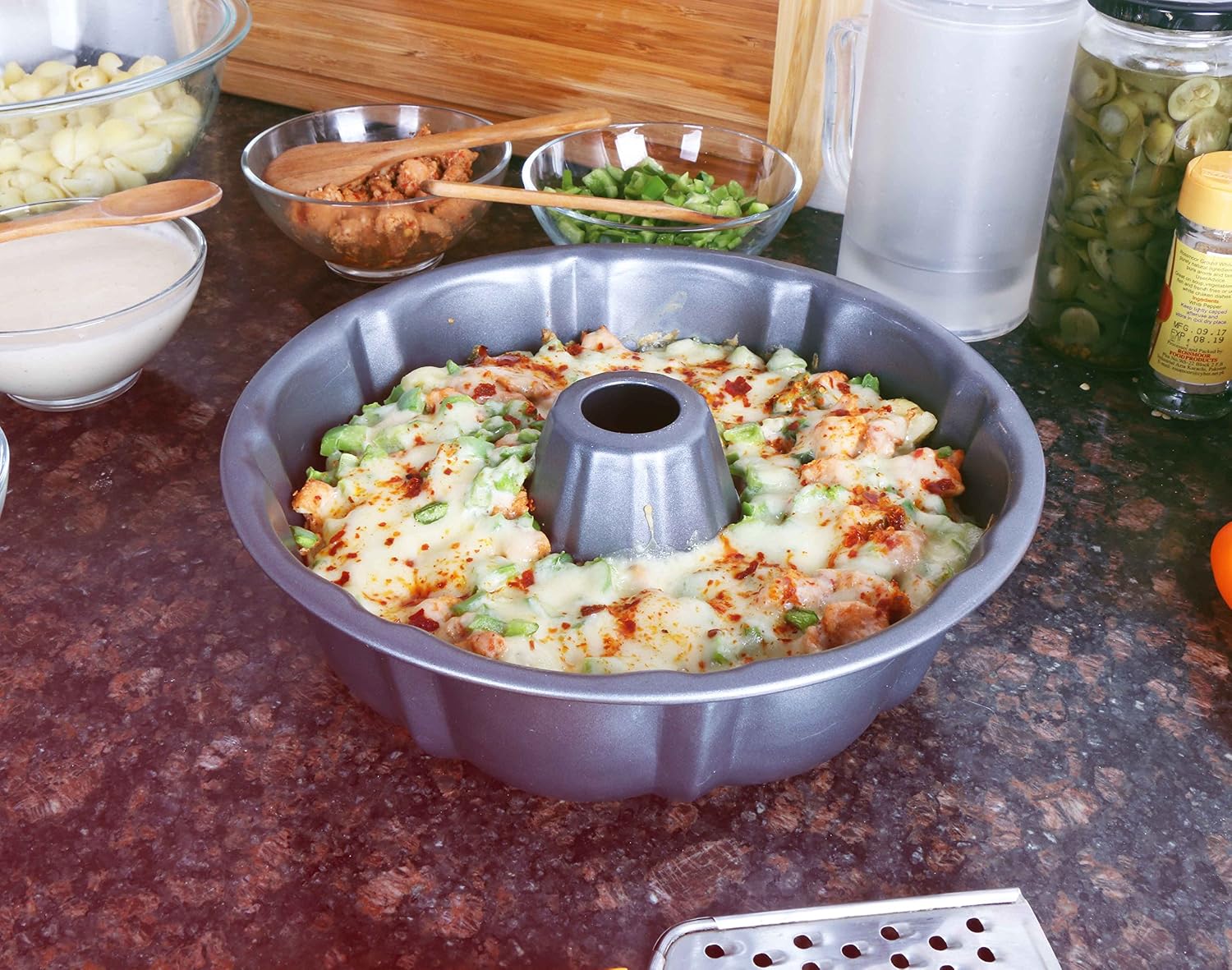 Utopia Kitchen Professional Round Cake Baking Pan - High Carbon Steel Material - Non-Stick Design with Carefully Crafted Edges â€“ Easy to Use and Clean