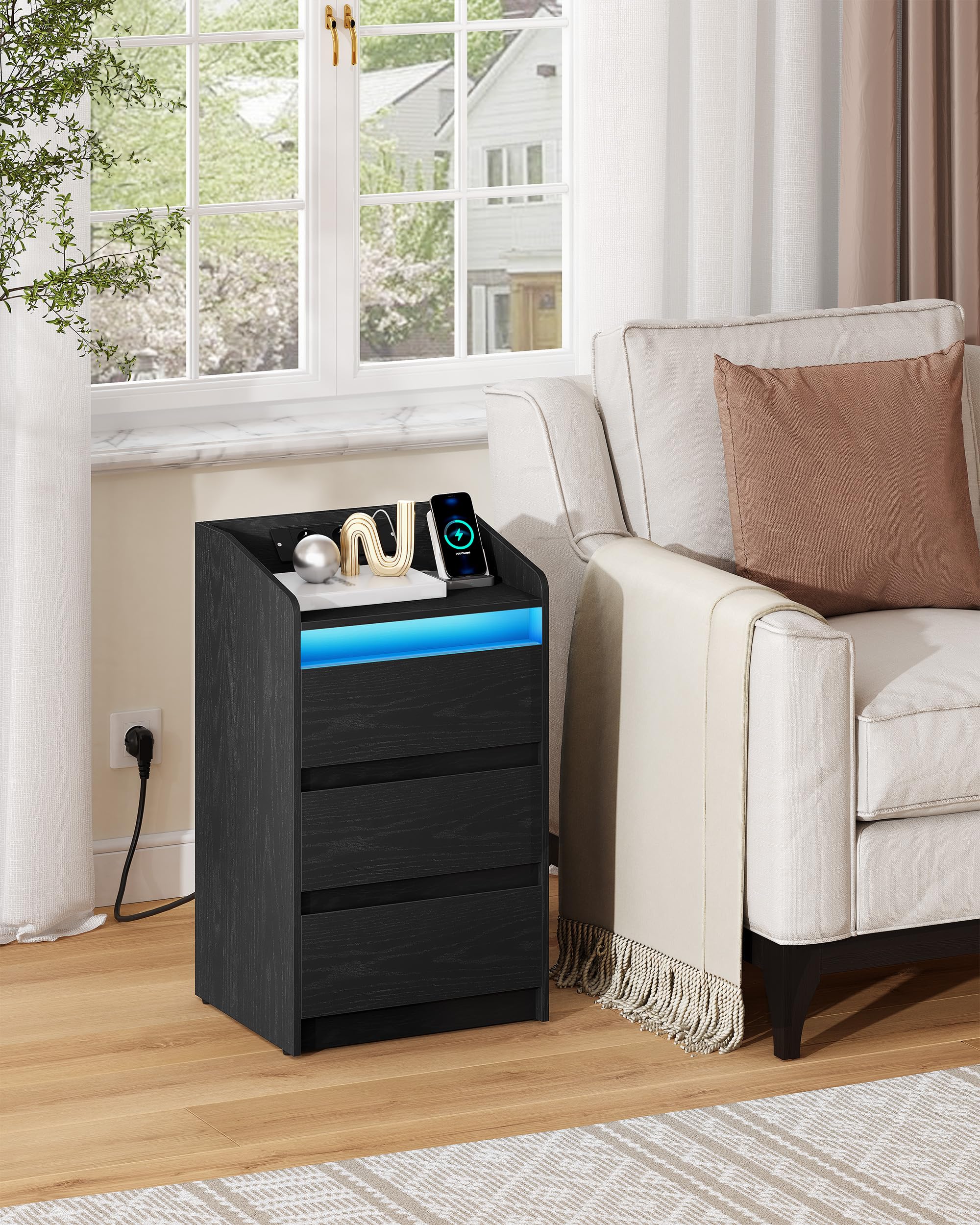 Hzuaneri Comodino Set di 2 con 3 Cassetti, Tavolino con Stazione di Ricarica LED, 2 Prese CA e 2 Porte USB per Camera da Letto, Soggiorno, Nero NS40104X