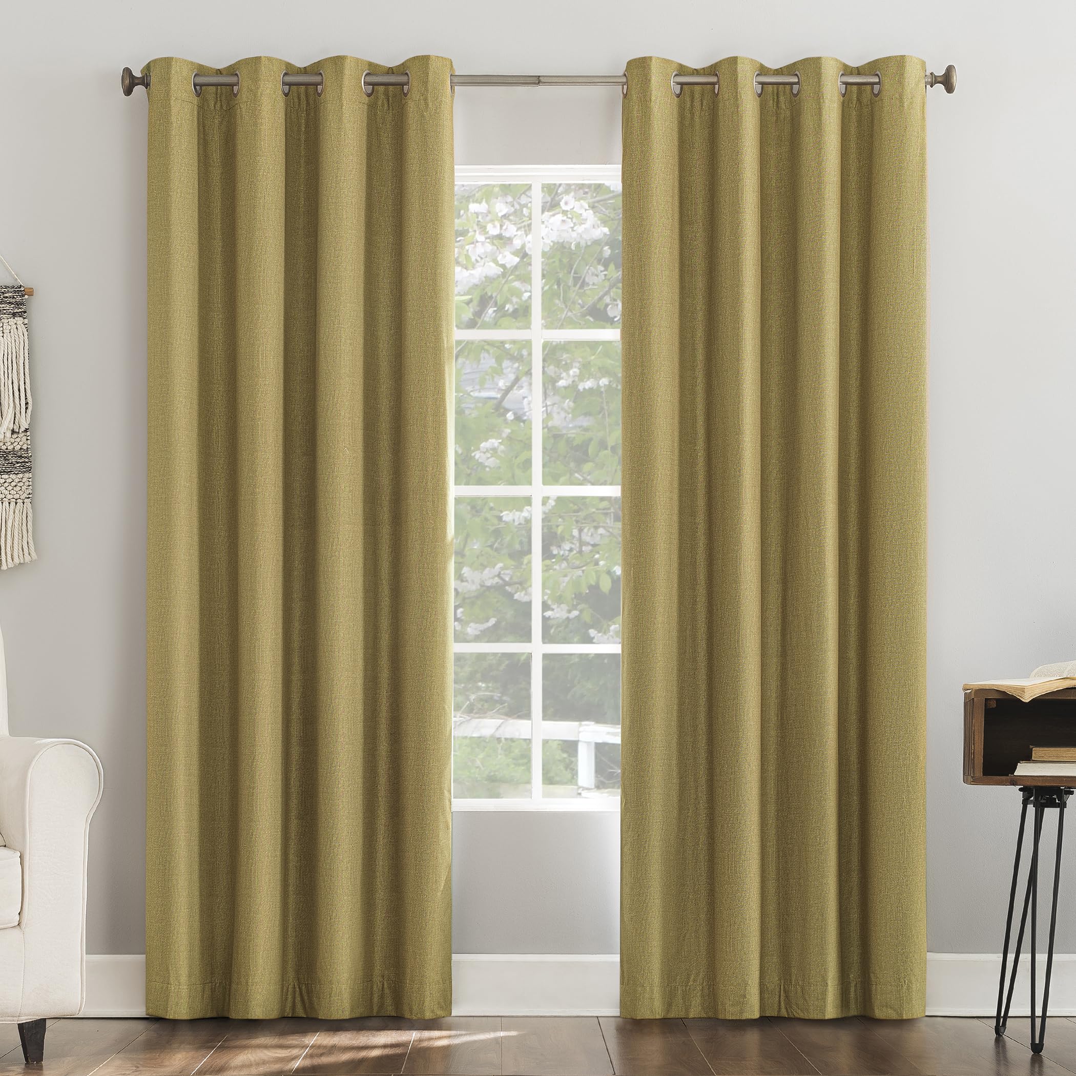 Rideaux occultants dorés Sun Zero Columbia pour créer une ambiance cocooning dans la chambre