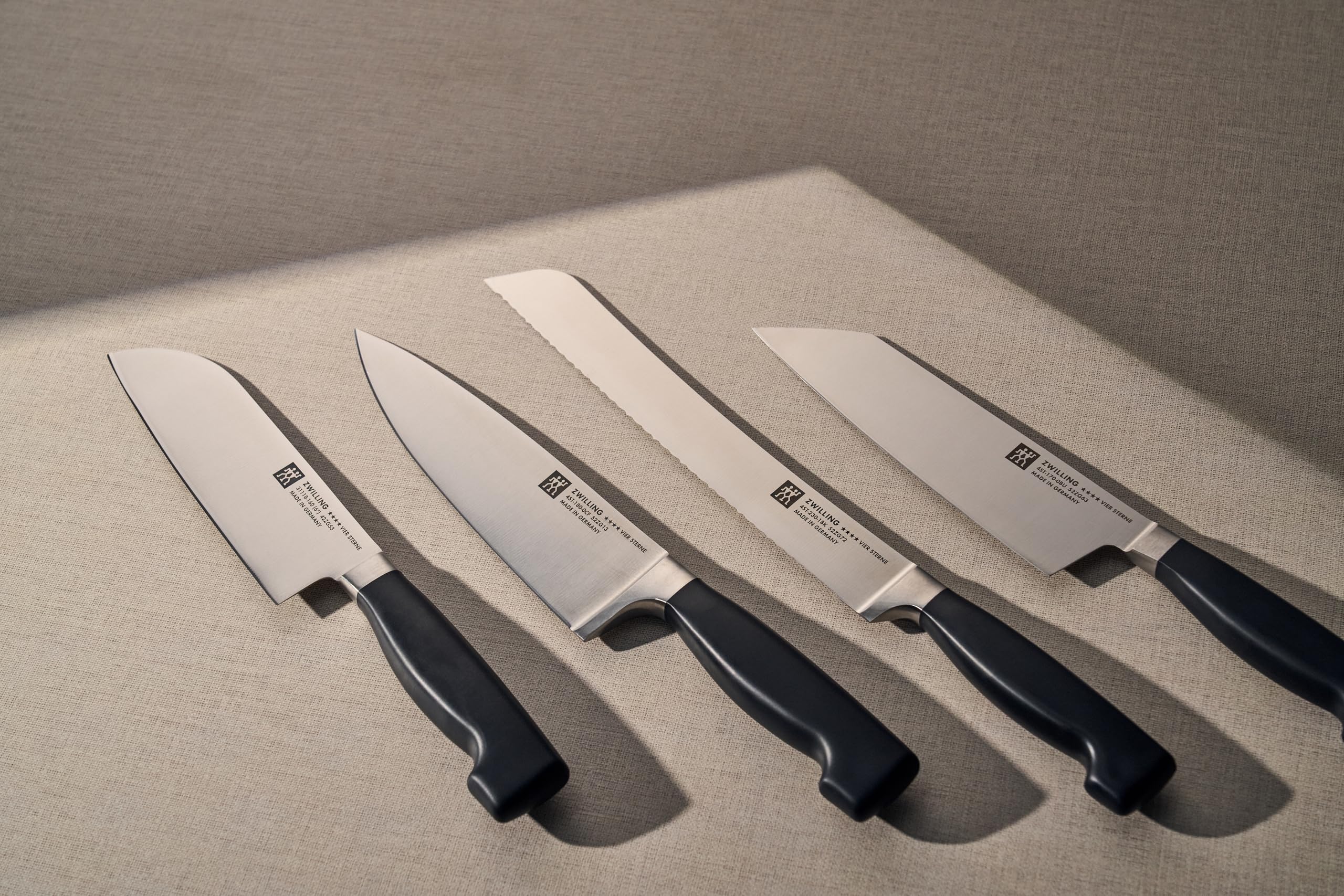 ZWILLING Vier Sterne Santokumesser 16 cm, Rostfreier Spezialstahl, Kunststoff-Griff, Eisgehärtete Klinge, Schwarz, Made in Germany