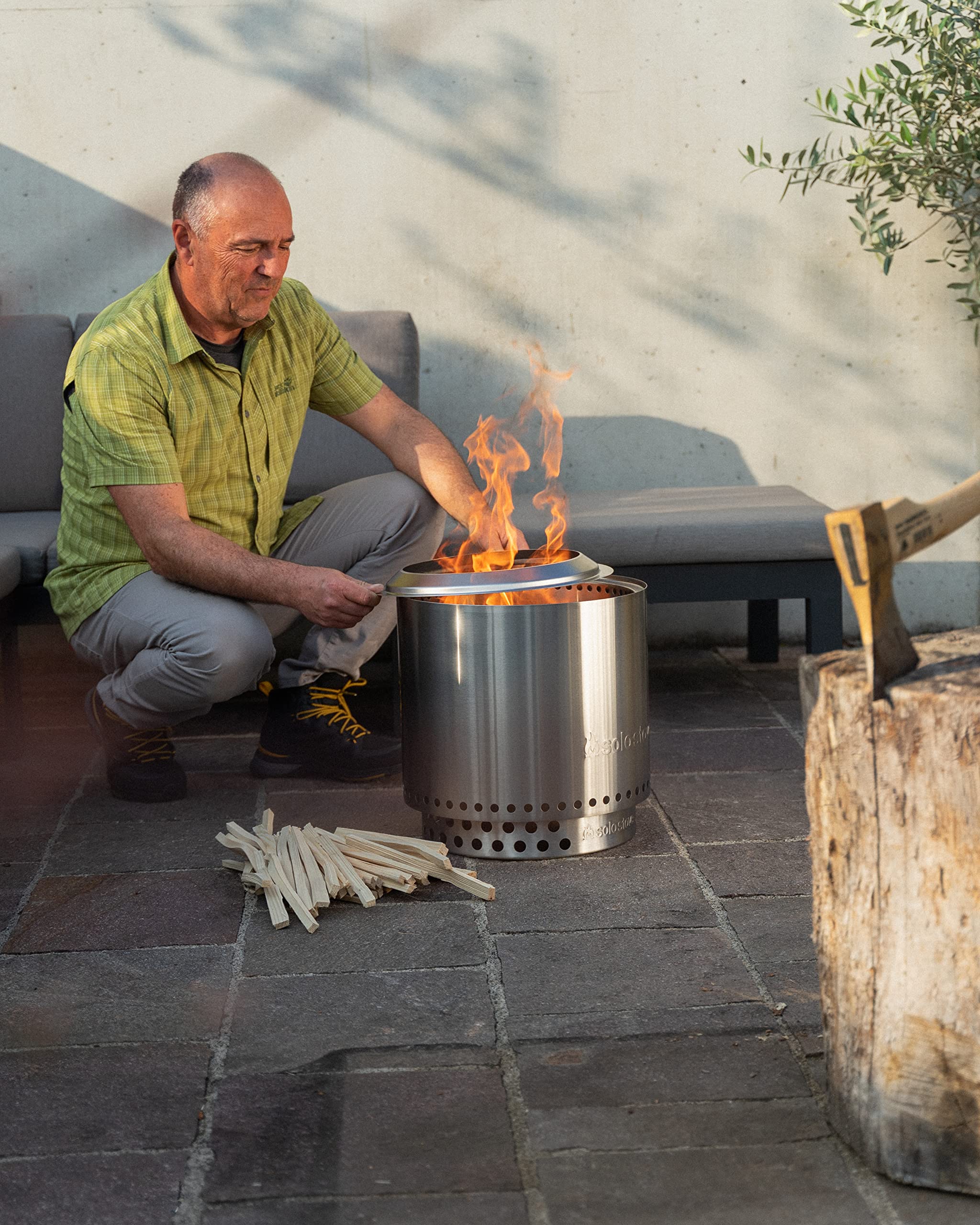 Solo Stove Feuerschale „Bonfire“ - Outdoor-Kamin aus Edelstahl, rauchfrei - Set mit Standfuß, Funkenschutz & Schutzhülle - Tragbare Feuerstelle für Terrasse, Garten - ⌀ 49,5 cm, Höhe 44,5cm