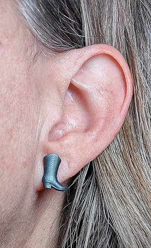 Miniatura 5 de Simple Black Cowboy Boot Stud Pair Unisex Hombres y Mujer Pendientes de resina polimérica a base de plantas Joyería vegana Poste de acero inoxidable