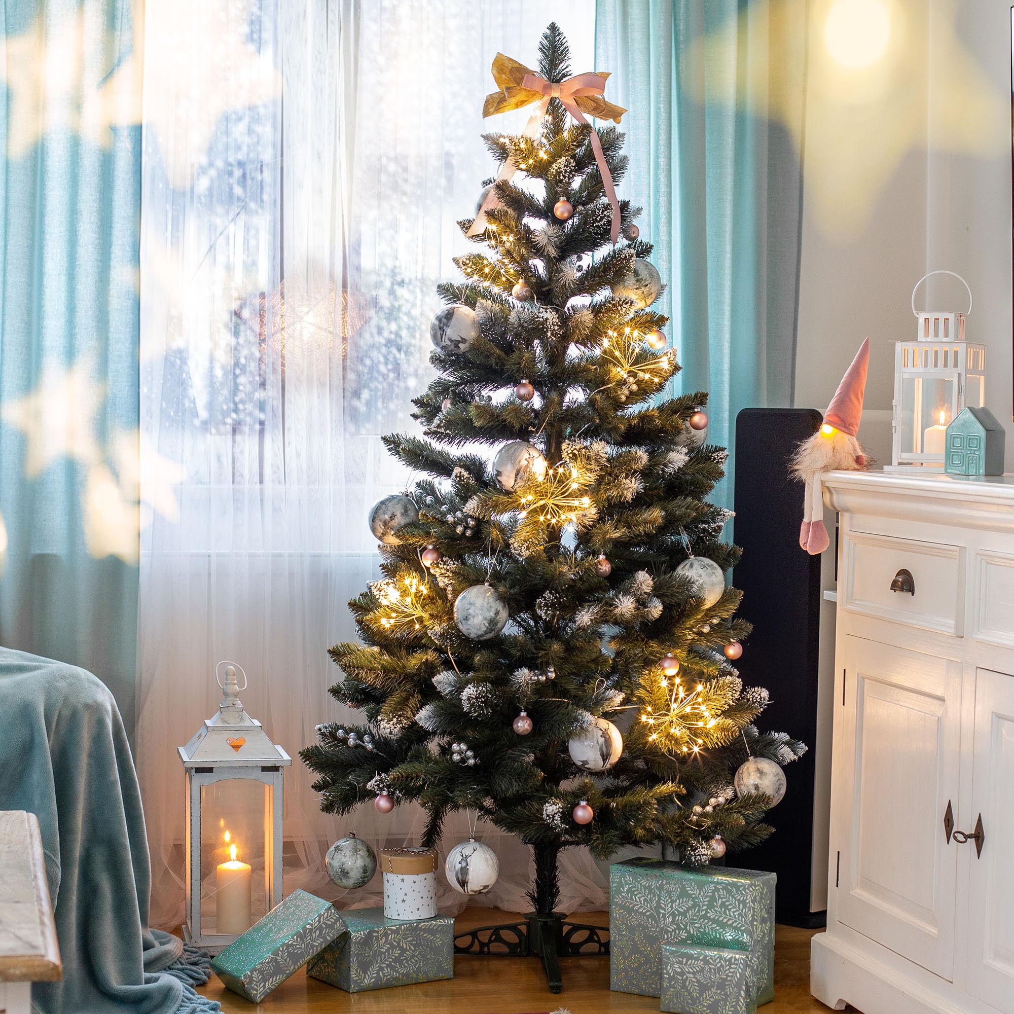 KADAX Sapin de Noël 220 en Film PVC, Pin de Diamant avec Billes argentées et Pneu de Givre, Sapin de Noël Artificiel avec 535 Branches, Sapin avec Support en Plastique Ø env. 110 cm