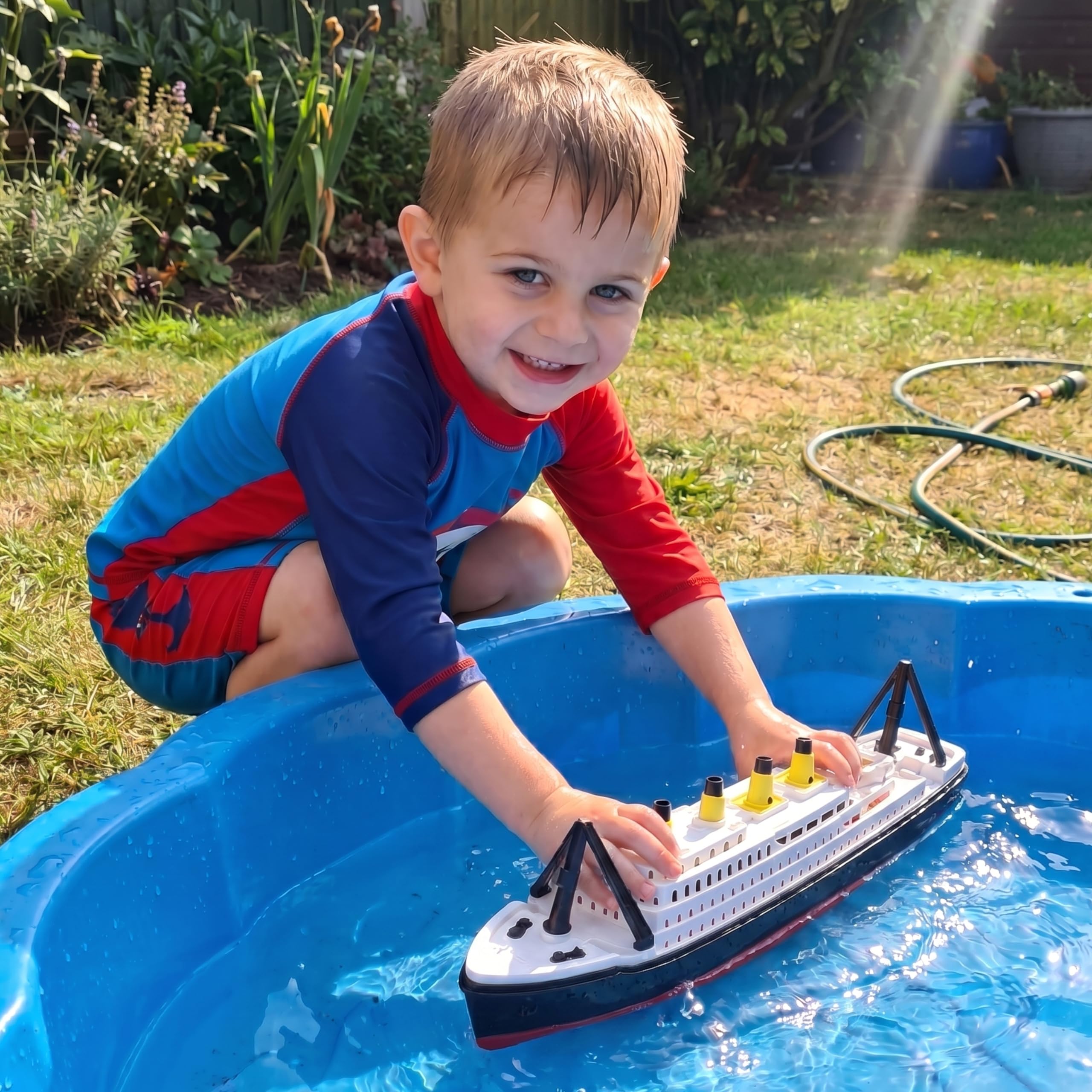 Toyland® Réplique de Bateau Jouet Titanic 41cm (16") - Jouet Aquatique Flottant pour Enfants - Jouets pour Piscine et Bain - 3 Ans et Plus