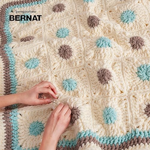 Miniatura 4 de Bernat Manta - Hilo de rayas burdeos y ciruela, paquete de 2 unidades de 10.5 onzas, poliéster, 7 jumbo, 97 yardas, tejidoganchillo