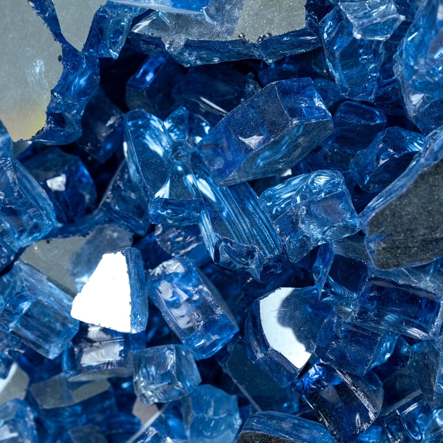 MSI Sapphire Blue Fire Glass, 1/4 Inch High Luster Reflective Tempered Glass Rocks fo Propane or Natural Gas Fireplace, Fire Pit Glass Rocks, 20 Pounds