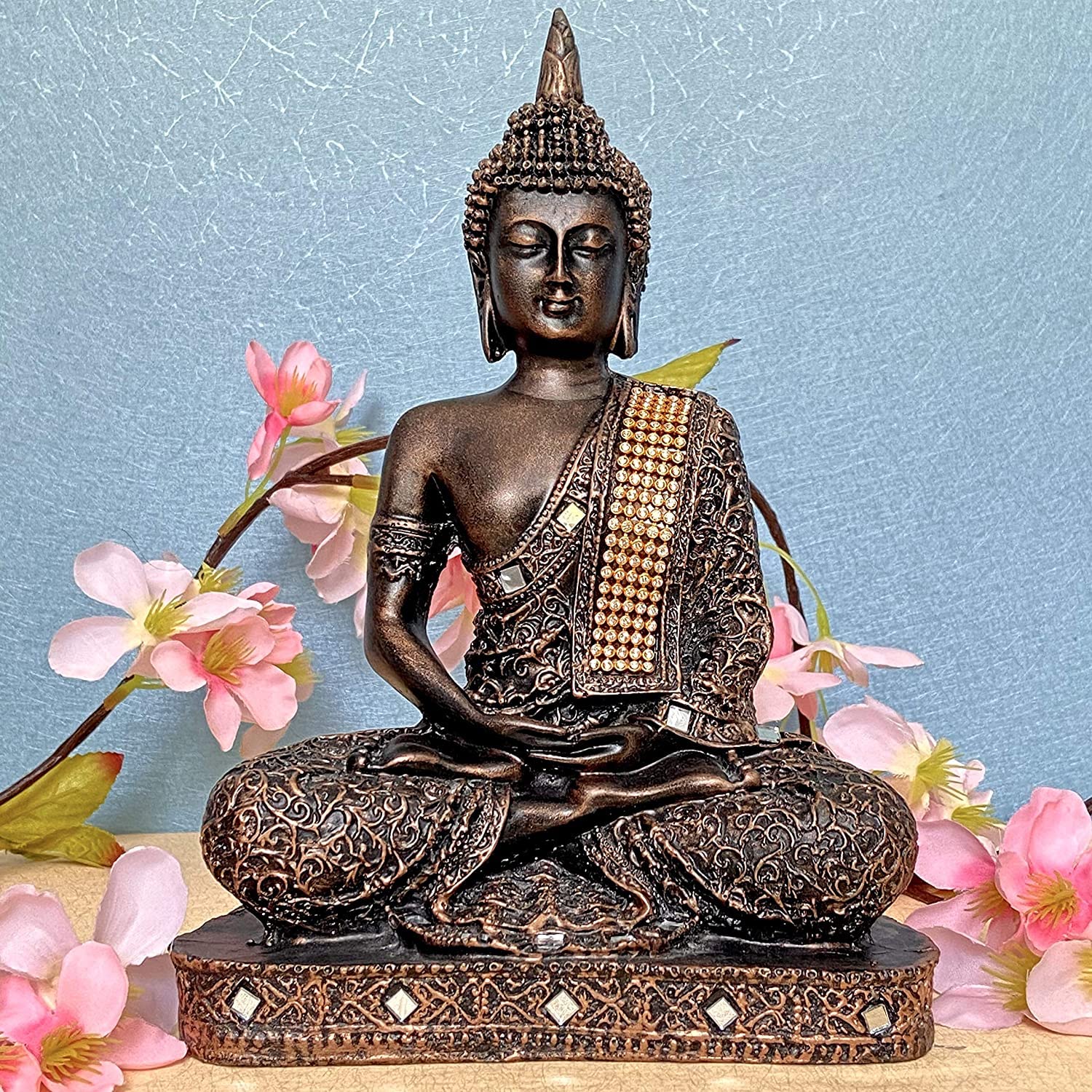 Statue en polyrésine dorée de 24 cm pour meubler un espace vide avec élégance