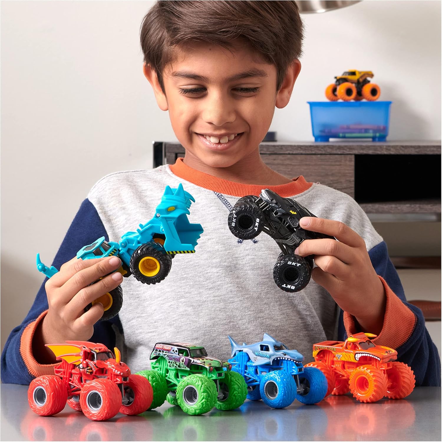 Monster Jam, Full Charge Vs. Thunder Bus Die-Cast Monster Trucks, 1:64 Scale, Kids Toys for Boys Ages 3 and up